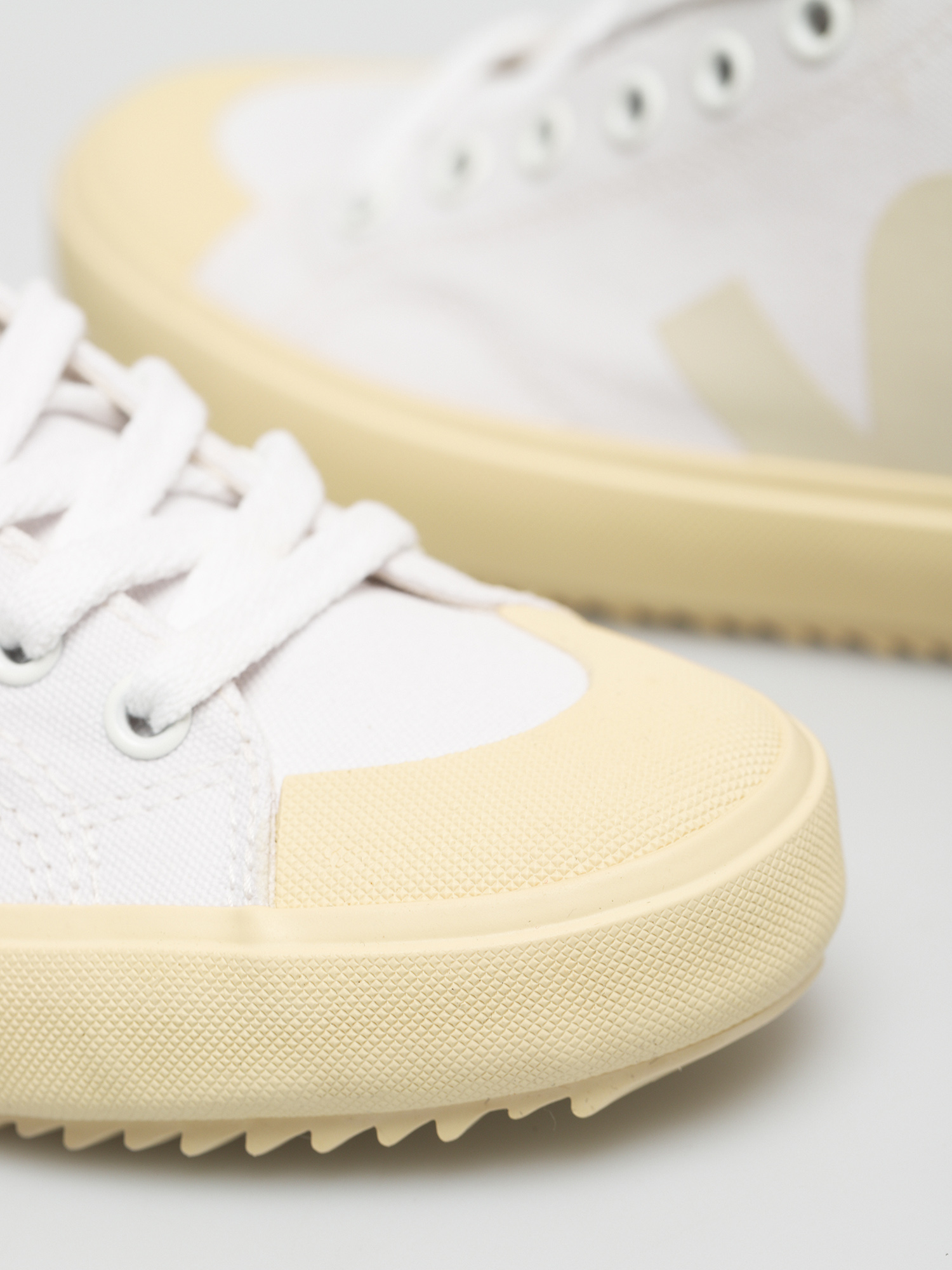 Veja Nova High Shoes Wmn (canvas white butter sole)