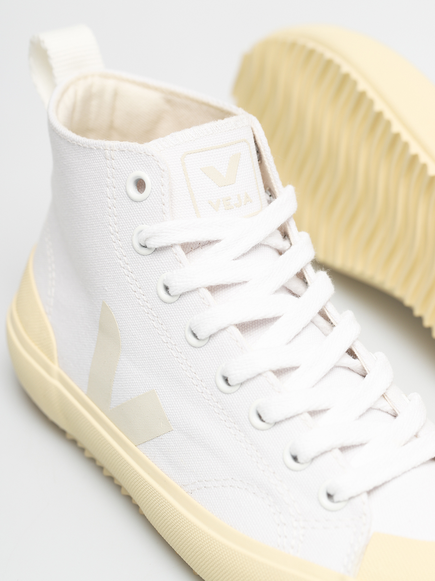 Veja Nova High Shoes Wmn (canvas white butter sole)