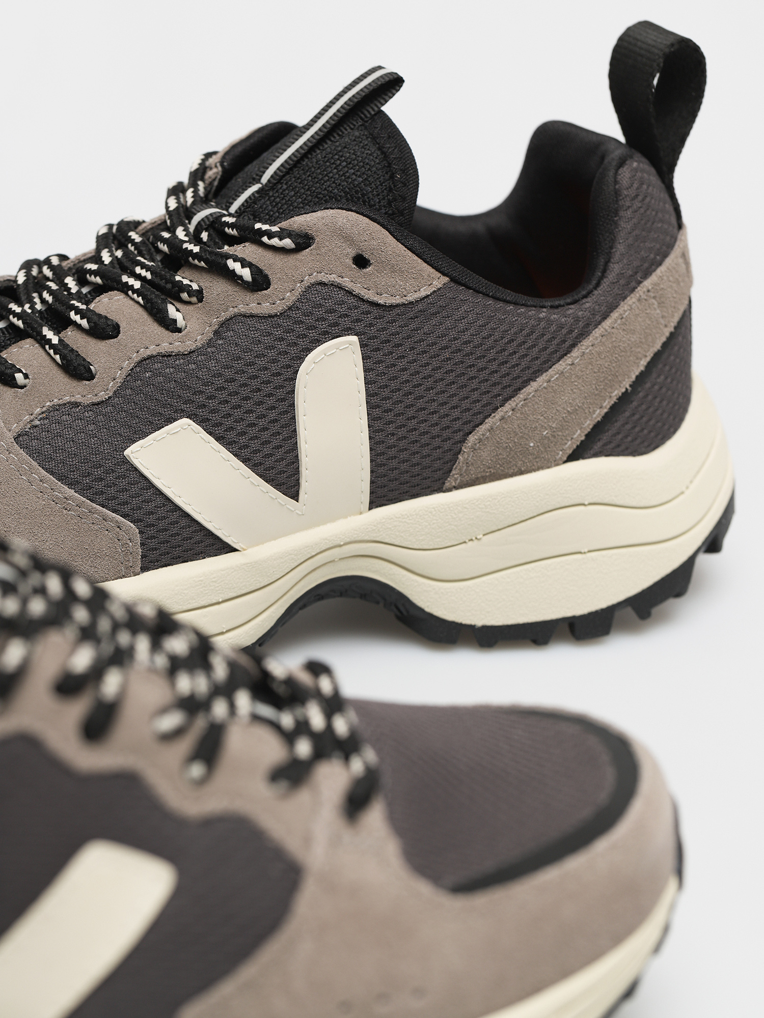 Veja Venturi Shoes (alveomesh grafite moonrock)