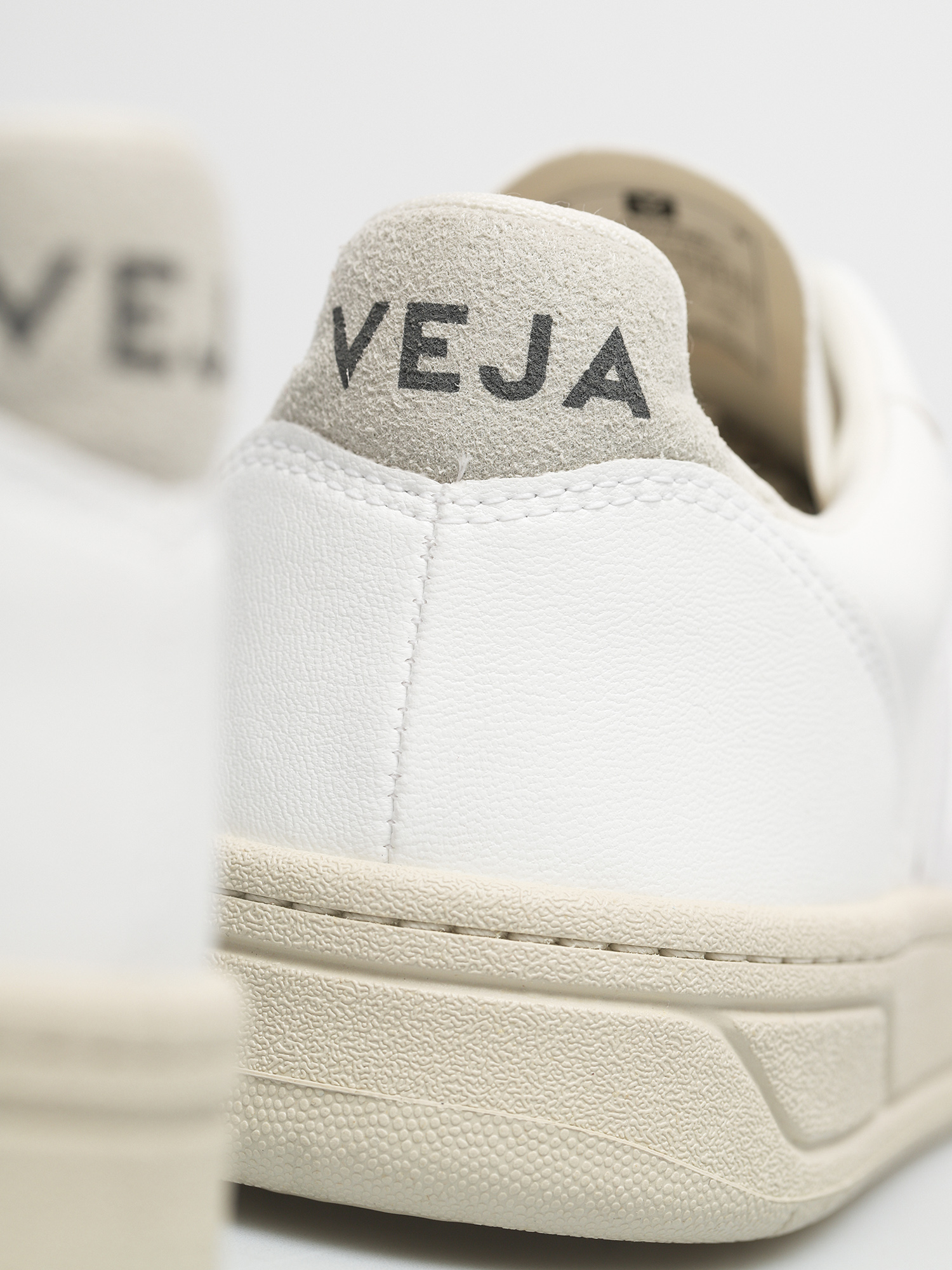 Veja V-10 Shoes (cwl full white natural)