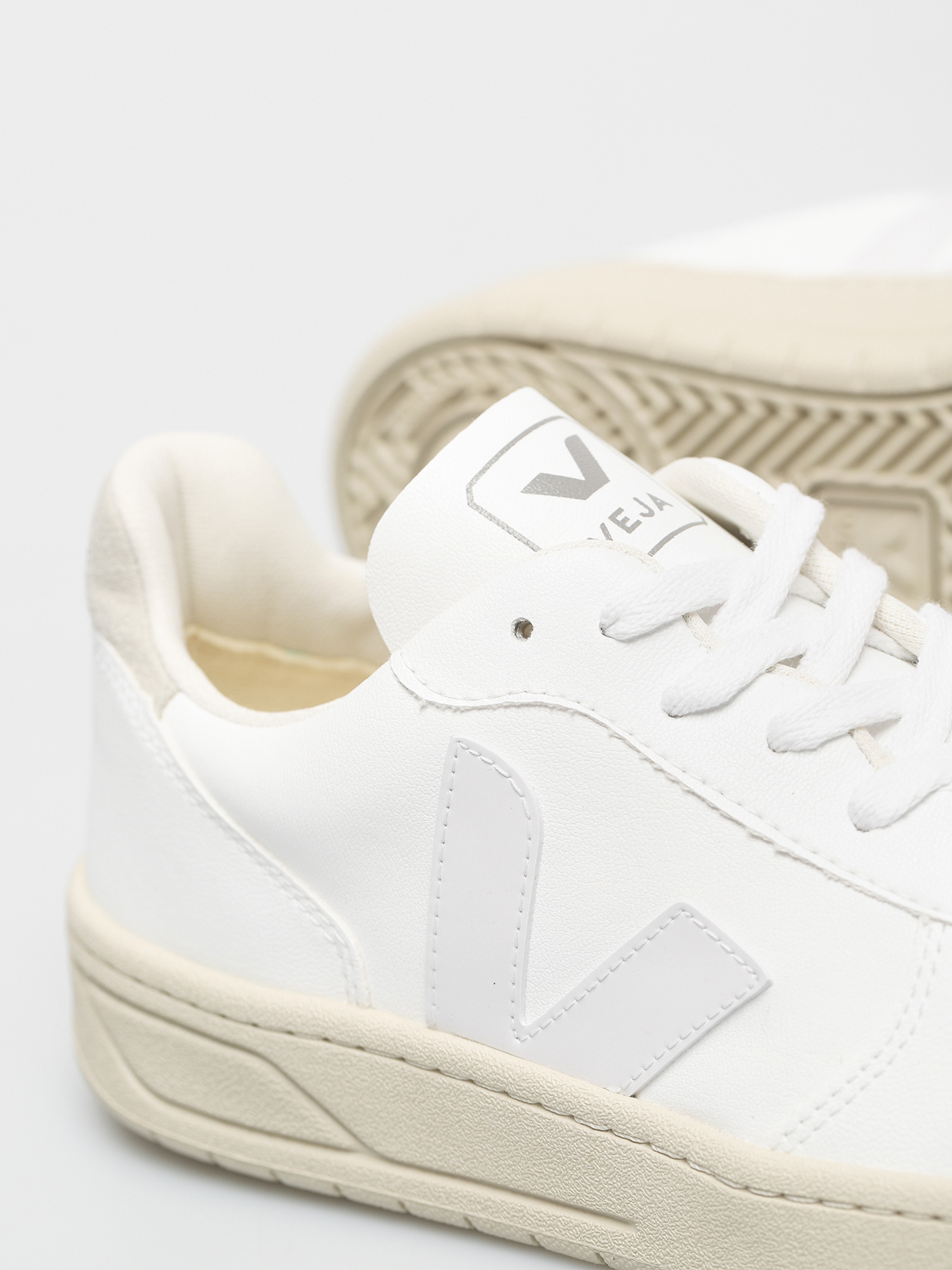 Veja V-10 Shoes (cwl full white natural)