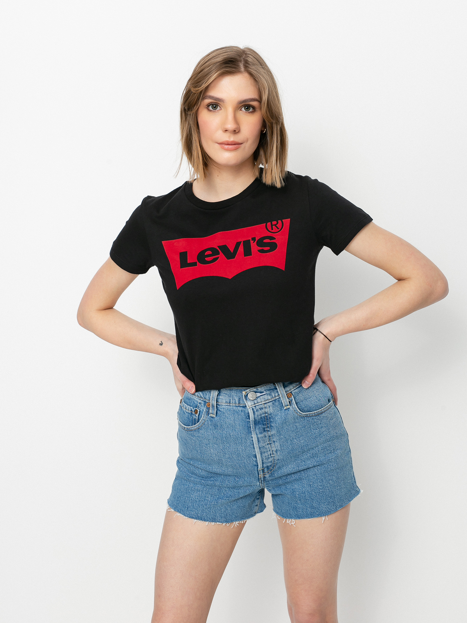 black levis t shirt