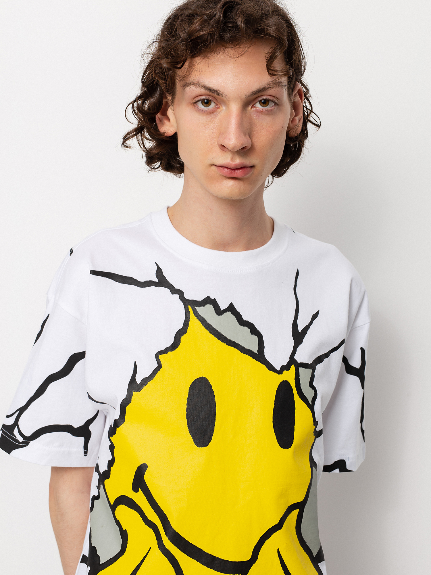 Chinatown Market Smiley Dry Wall Breaker T-shirt (white)