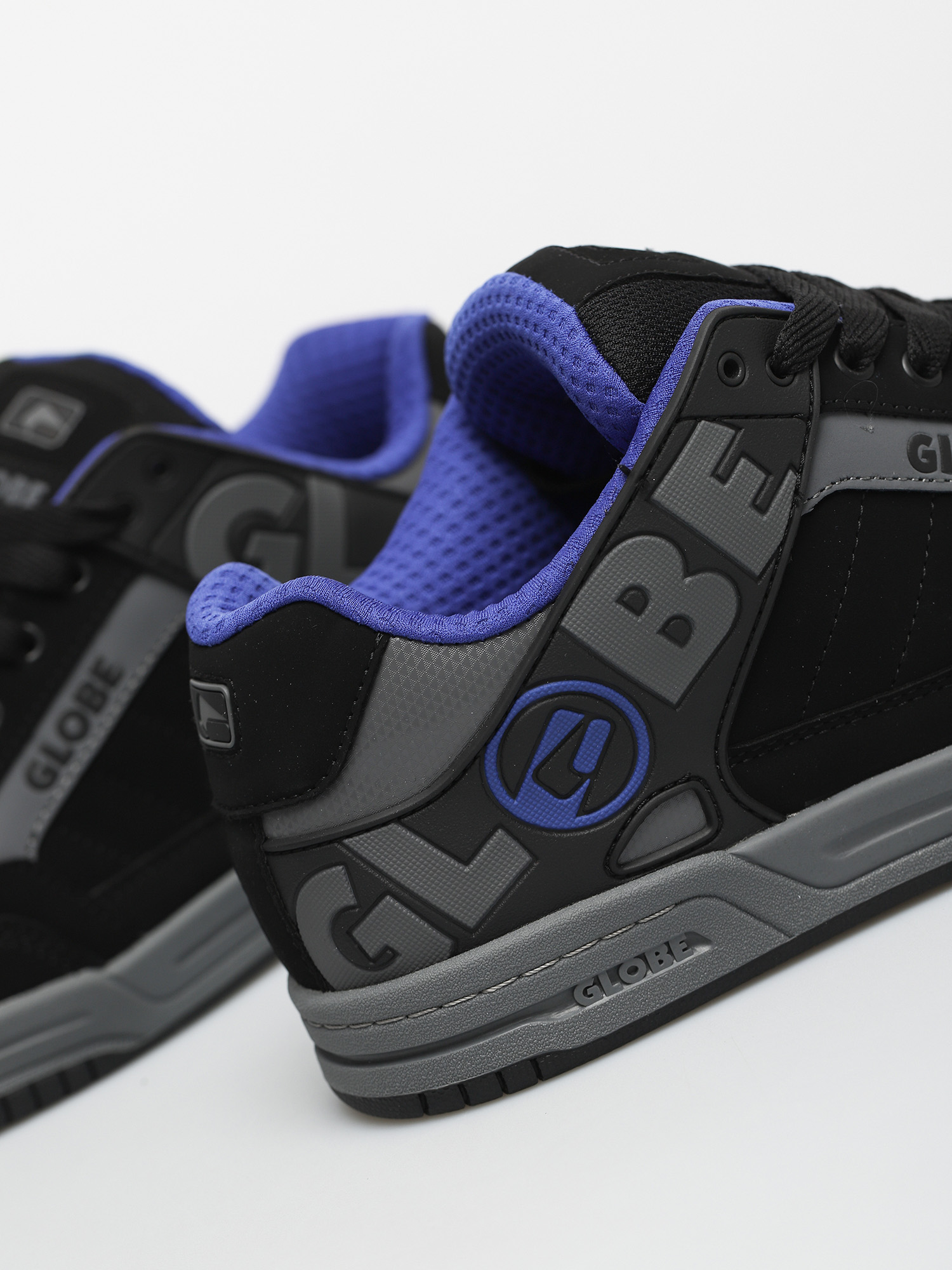 M Globe Tilt Black/Carbon/Blue 7.5 D M Globe Tilt Black/Carbon/Blue 7.5 D