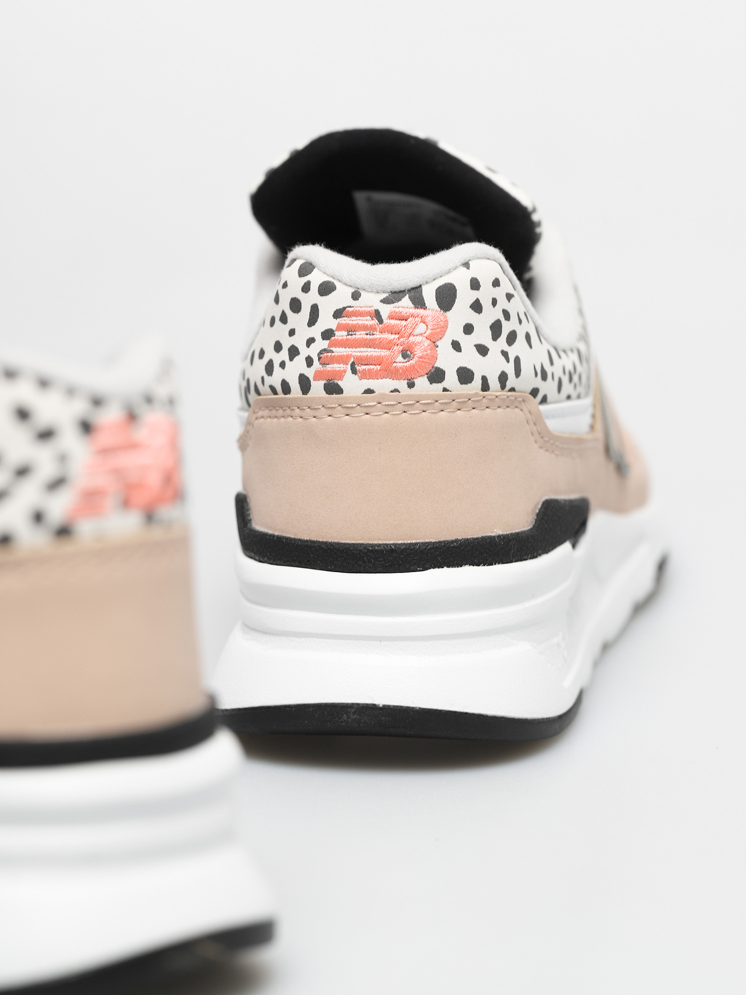 New Balance 997 Schuhe Wmn (light pink)