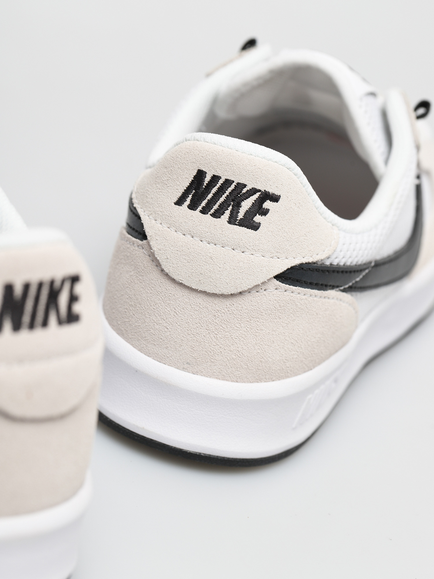 Nike SB Adversary Shoes (white/black white)