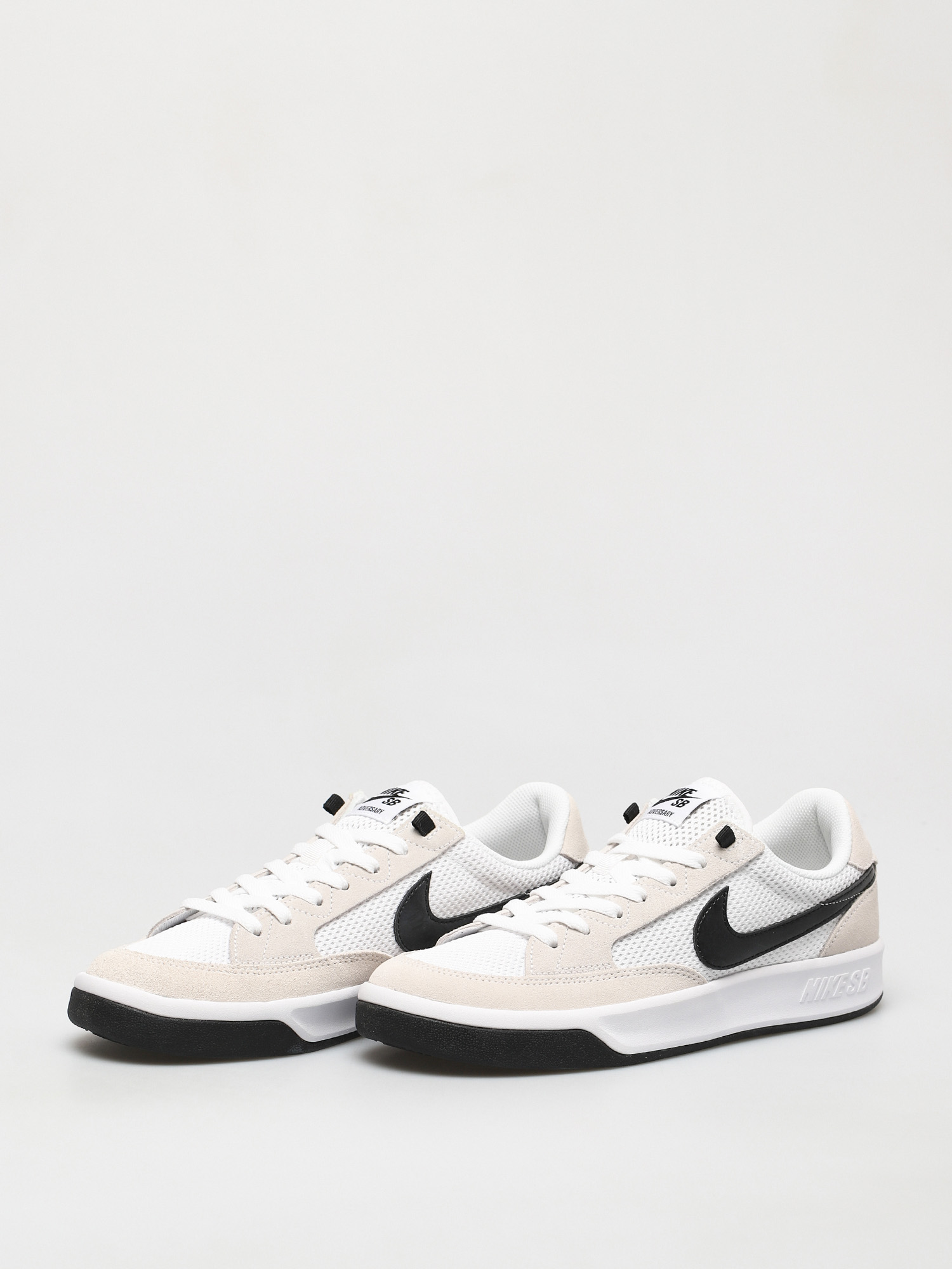 Nike SB Adversary Shoes (white/black white)