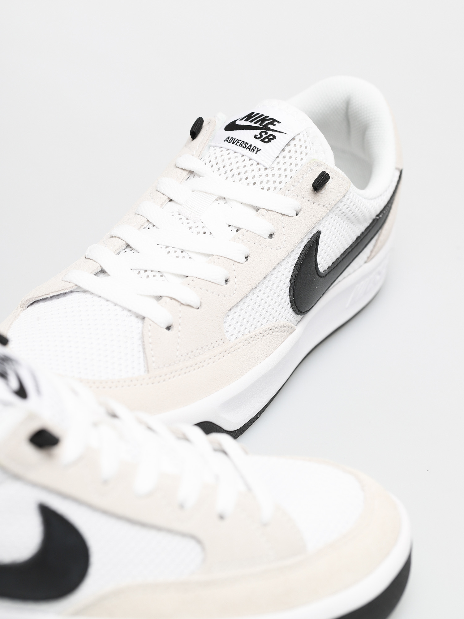 Nike SB Adversary Shoes (white/black white)