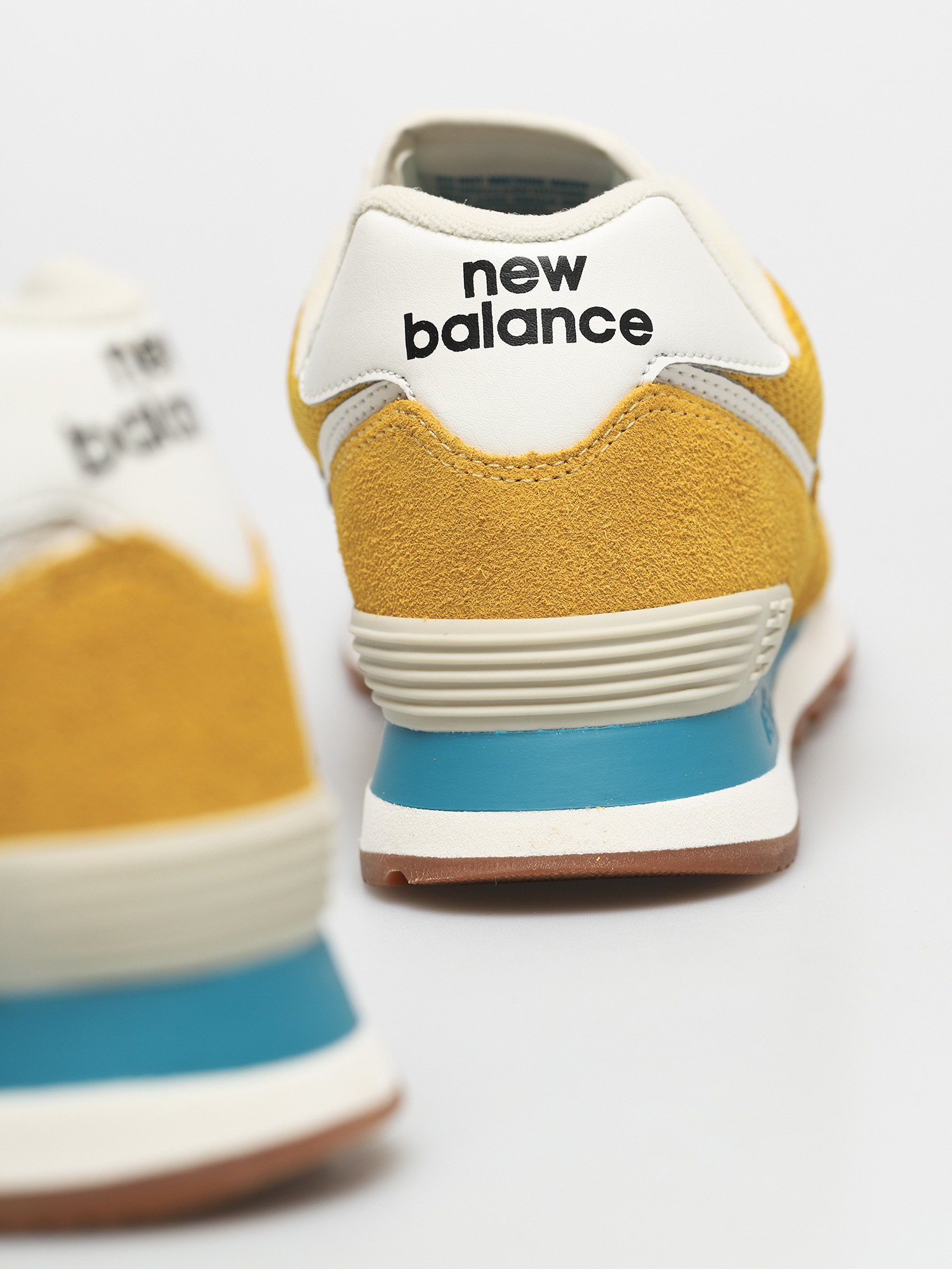 New Balance 574 Shoes (varsity gold)
