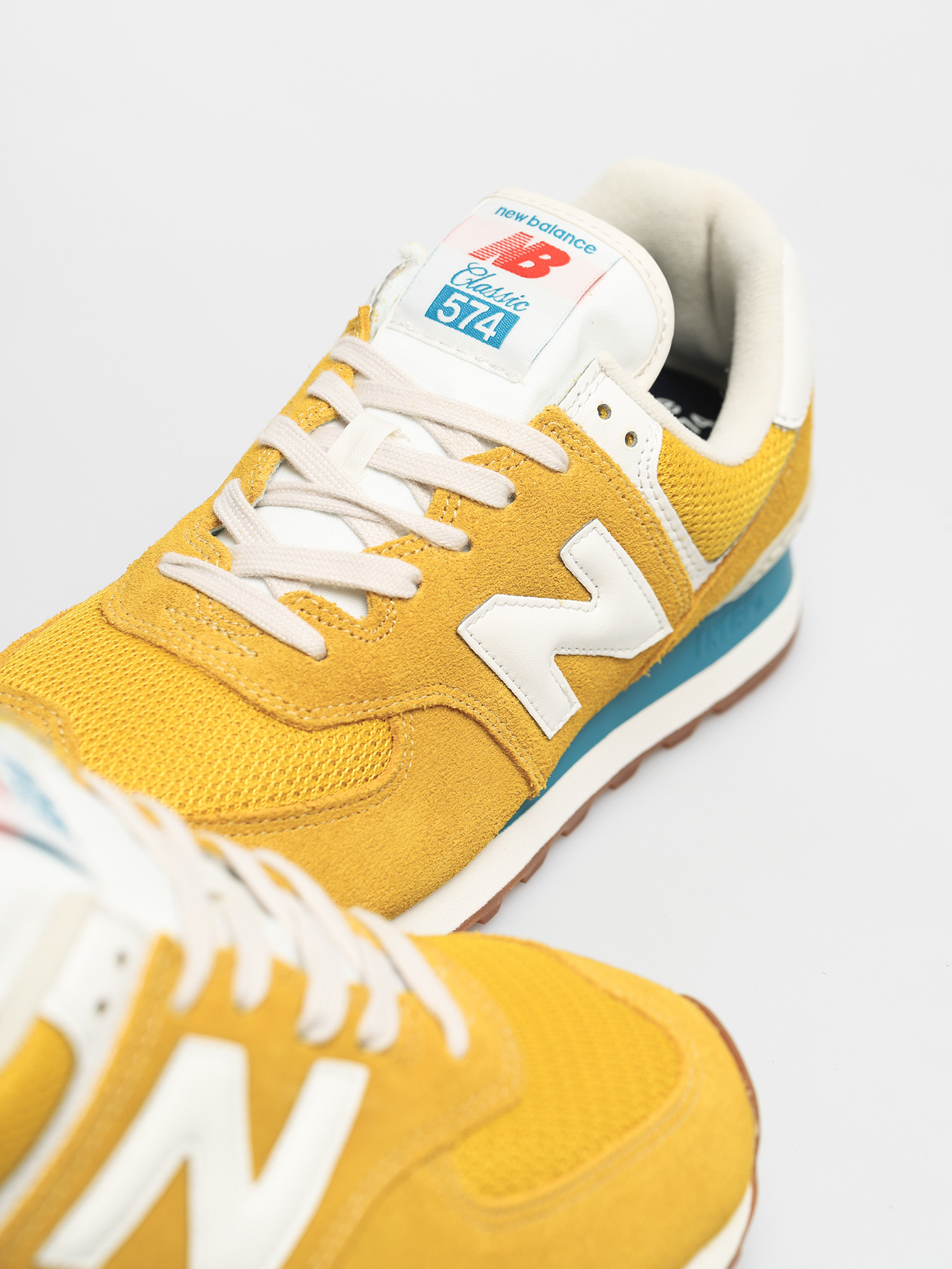 New Balance 574 Shoes (varsity gold)