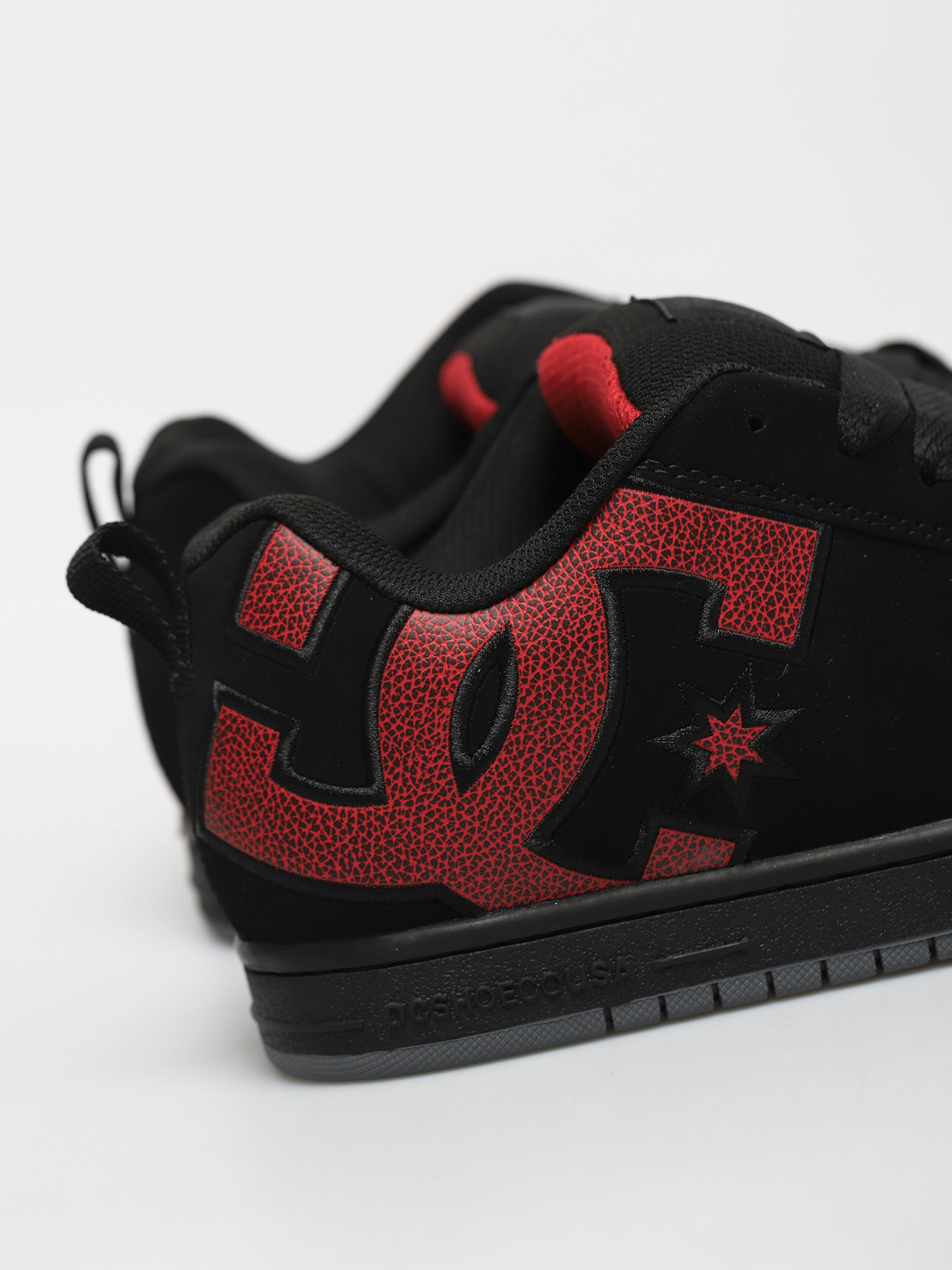 DC Court Graffik Shoes (black/red print)
