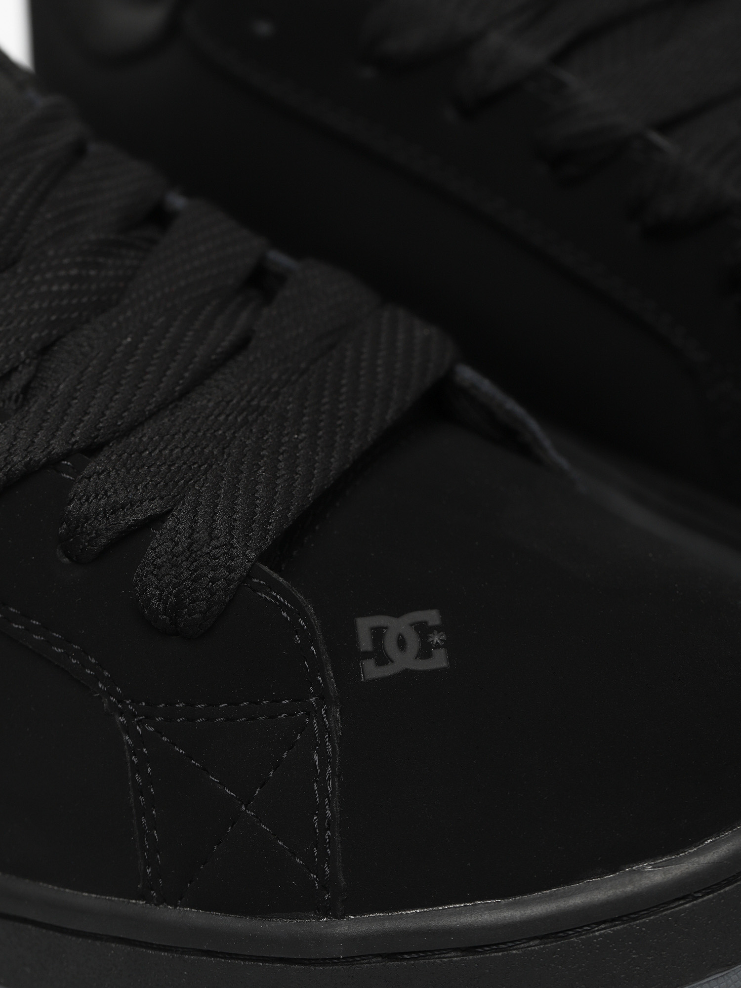 DC Court Graffik Shoes (black/red print)
