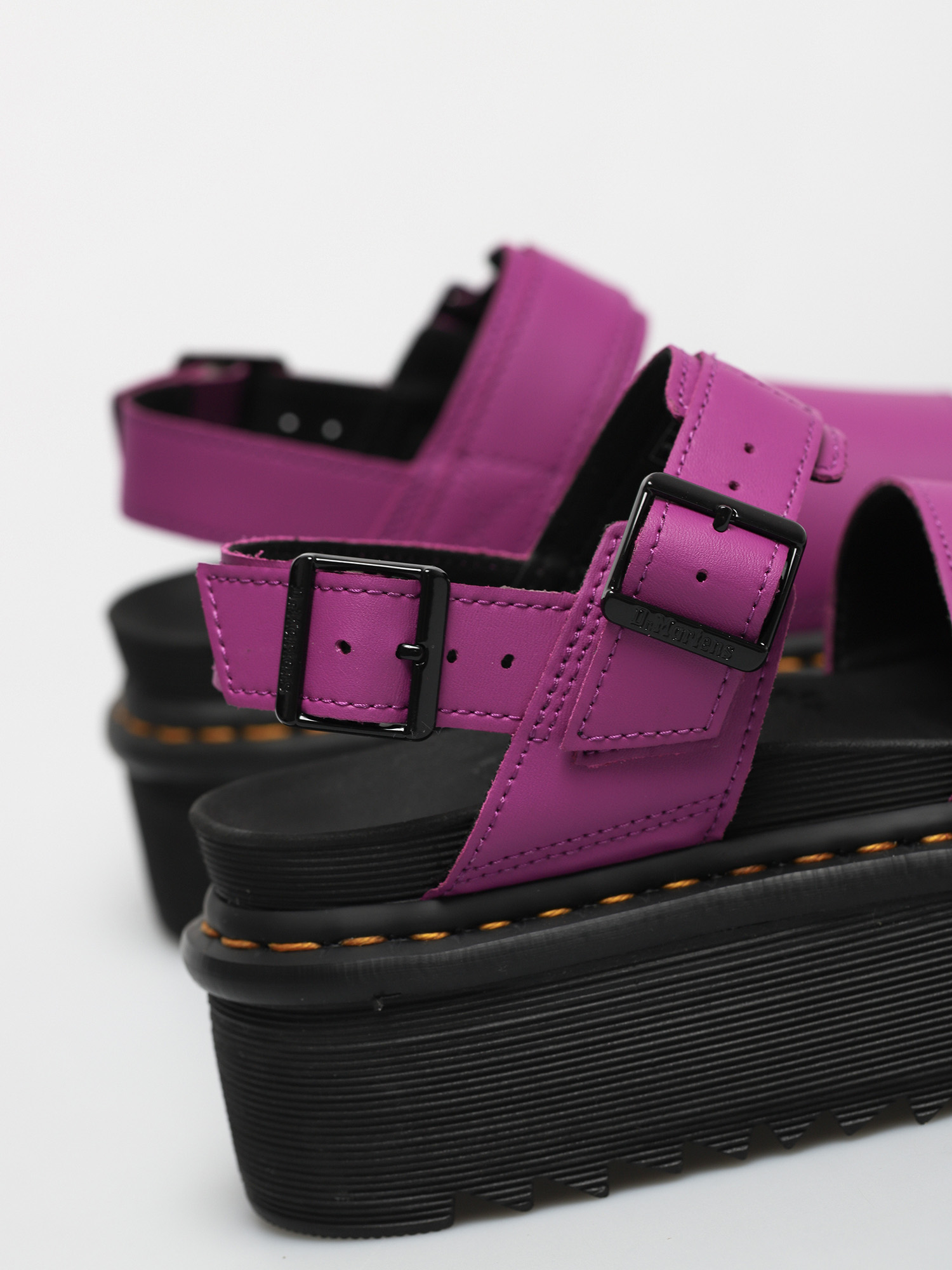 Dr. Martens Voss Quad Sandals Wmn (bright purple hydro)