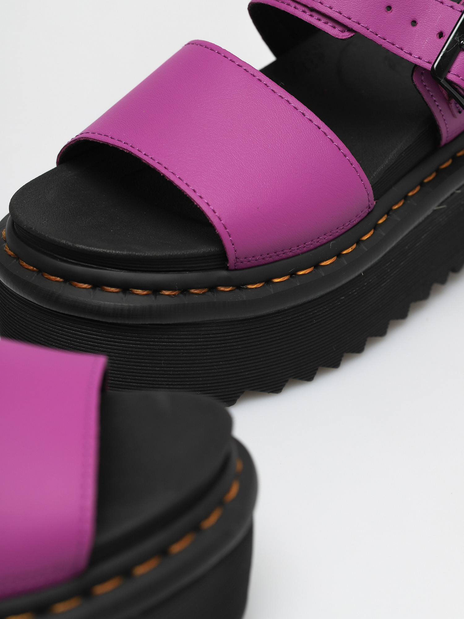 Dr. Martens Voss Quad Sandals Wmn (bright purple hydro)