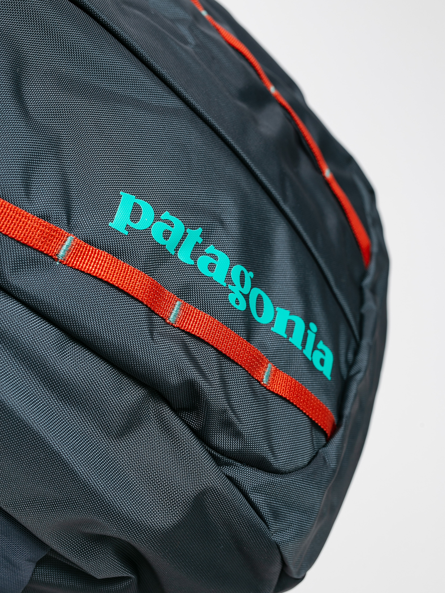 Patagonia Refugio Pack 28L Backpack (smolder blue w/roots red)