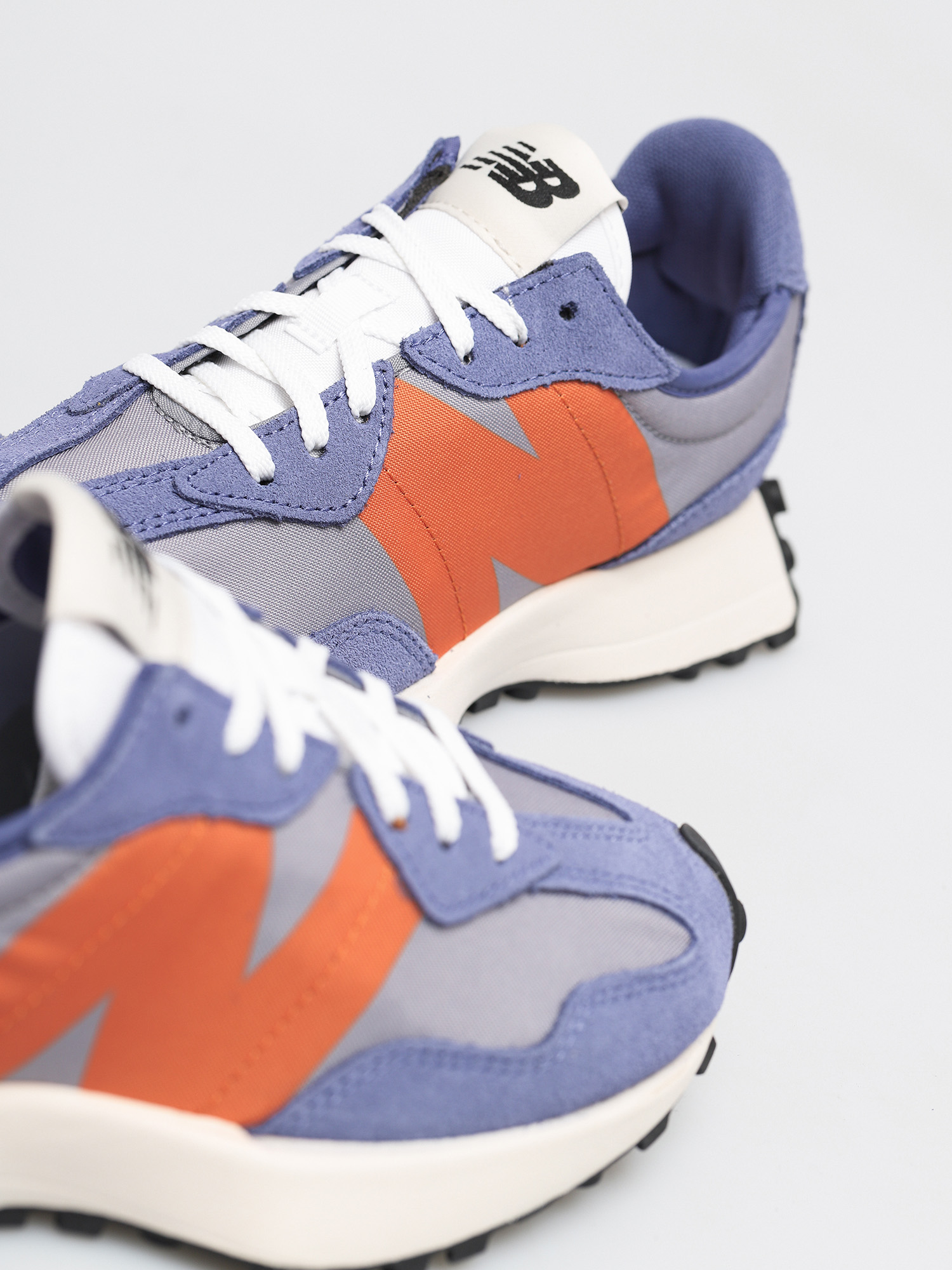 New Balance 327 Shoes Wmn (magnetic blue)