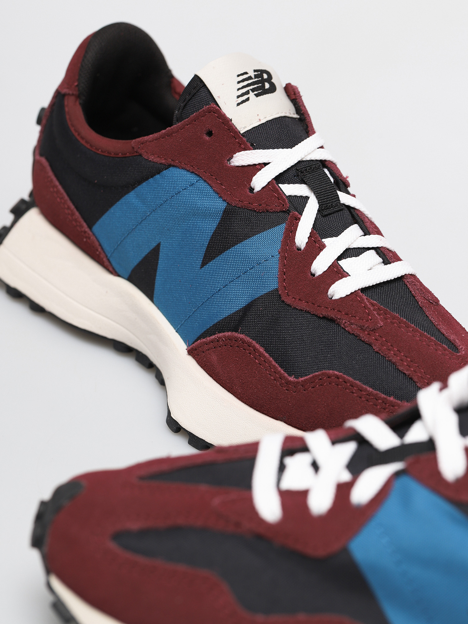New Balance 327 Shoes Wmn (classic burgundy/lt rouge wave)