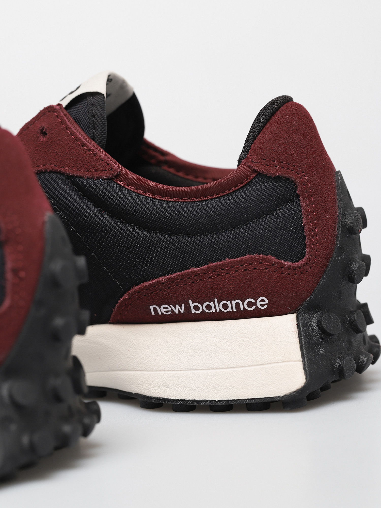New Balance 327 Shoes Wmn (classic burgundy/lt rouge wave)