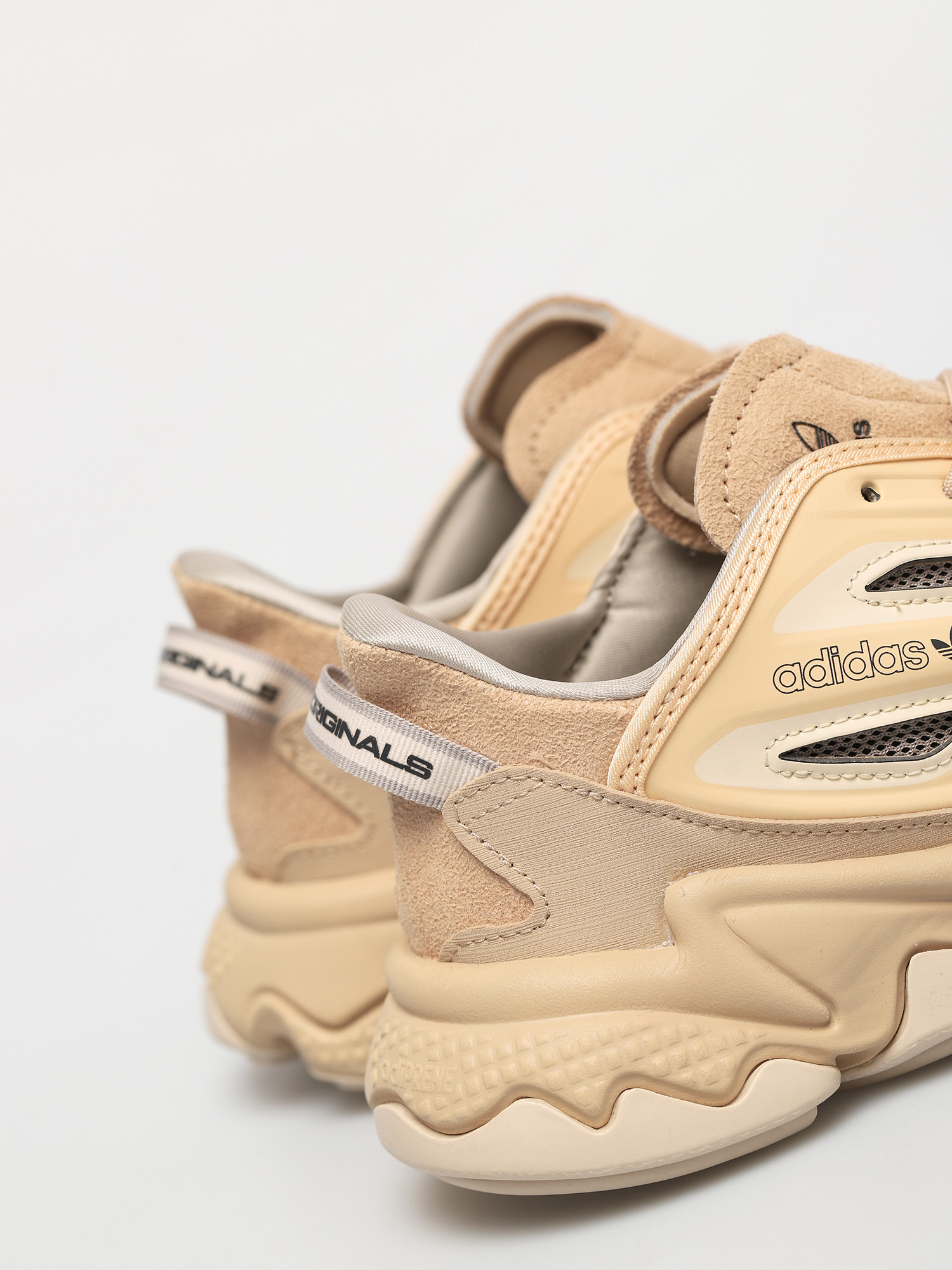 adidas Originals Ozweego Celox Shoes Wmn (stpanu/linen/lbrown)