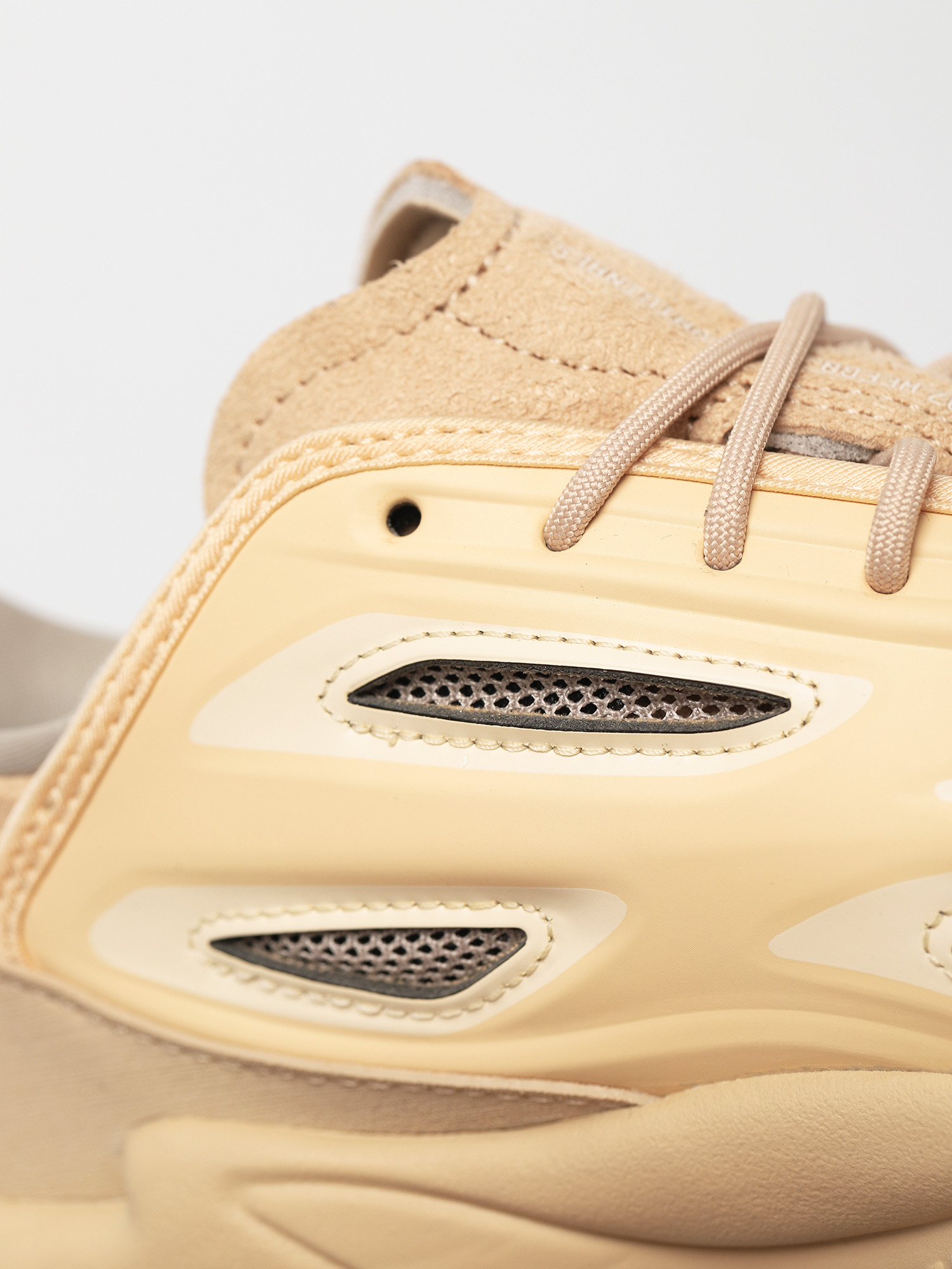 adidas Originals Ozweego Celox Shoes Wmn (stpanu/linen/lbrown)