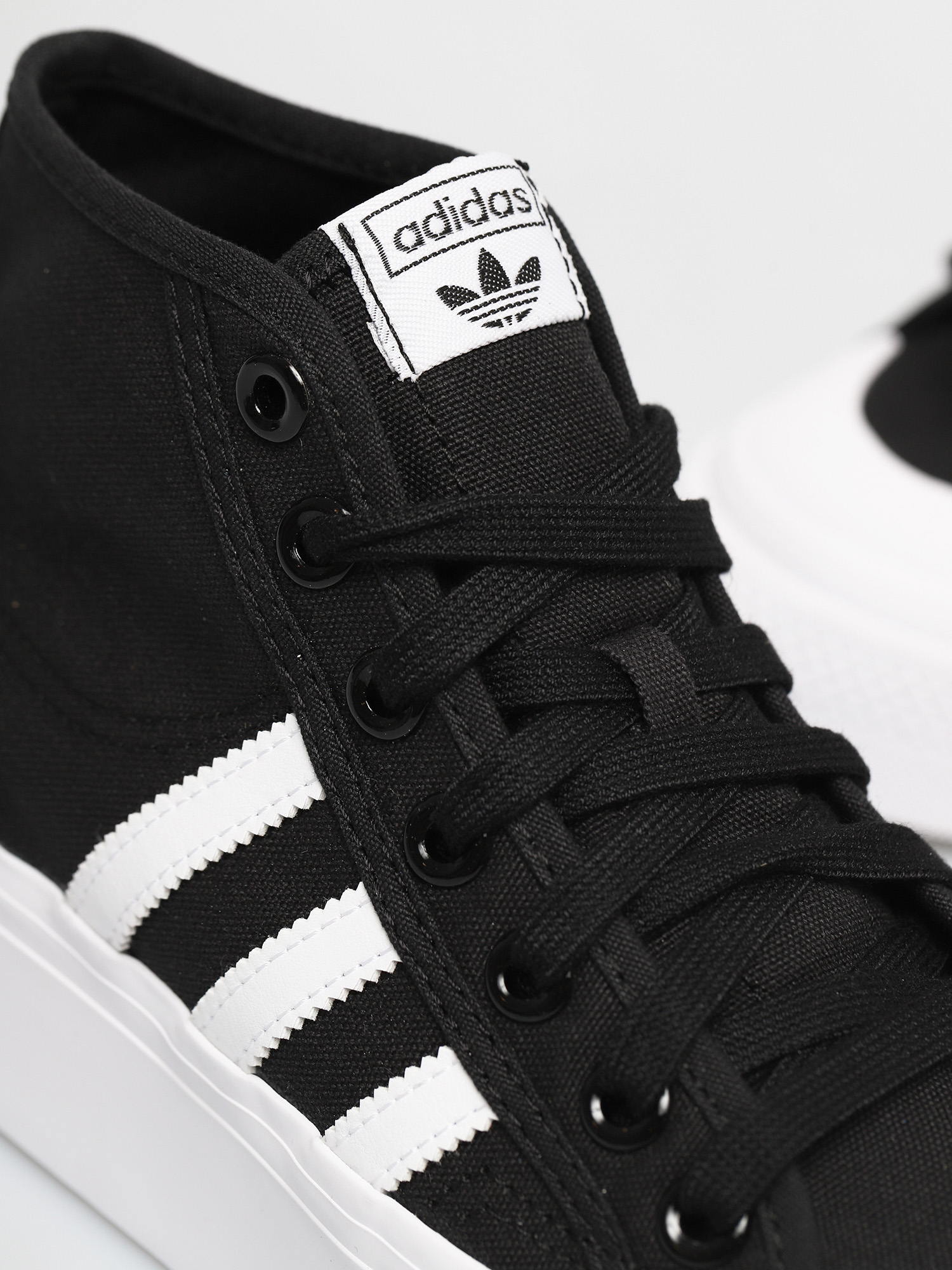adidas Originals Nizza Platform Mid Shoes Wmn (cblack/ftwwht/ftwwht)