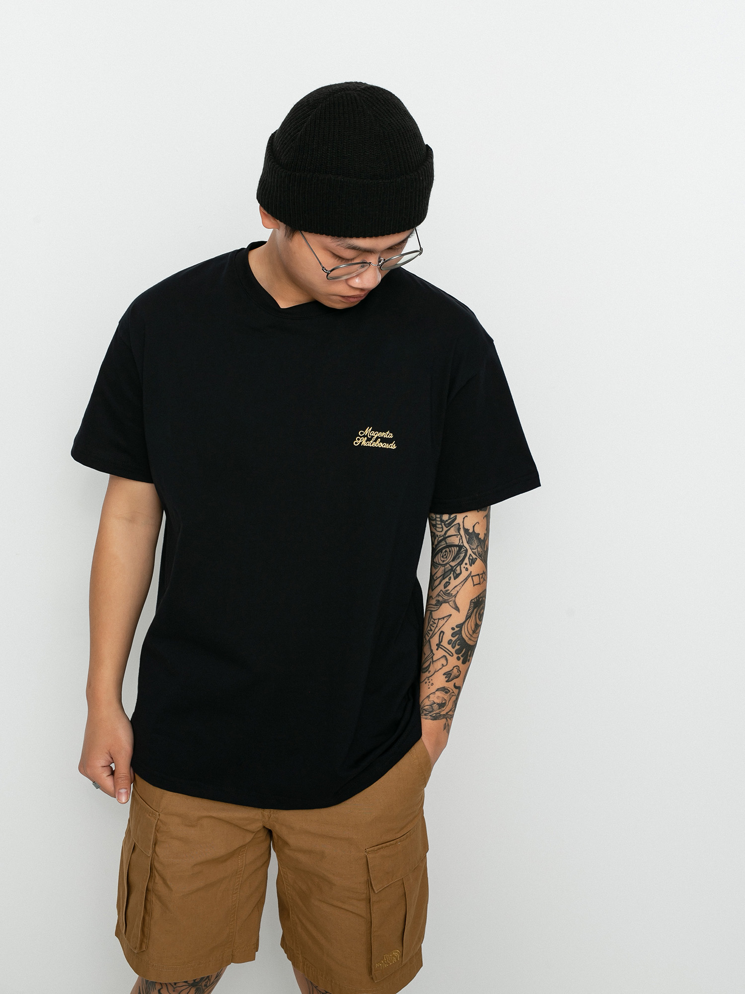 Magenta Botticelli Plant T-shirt (black)