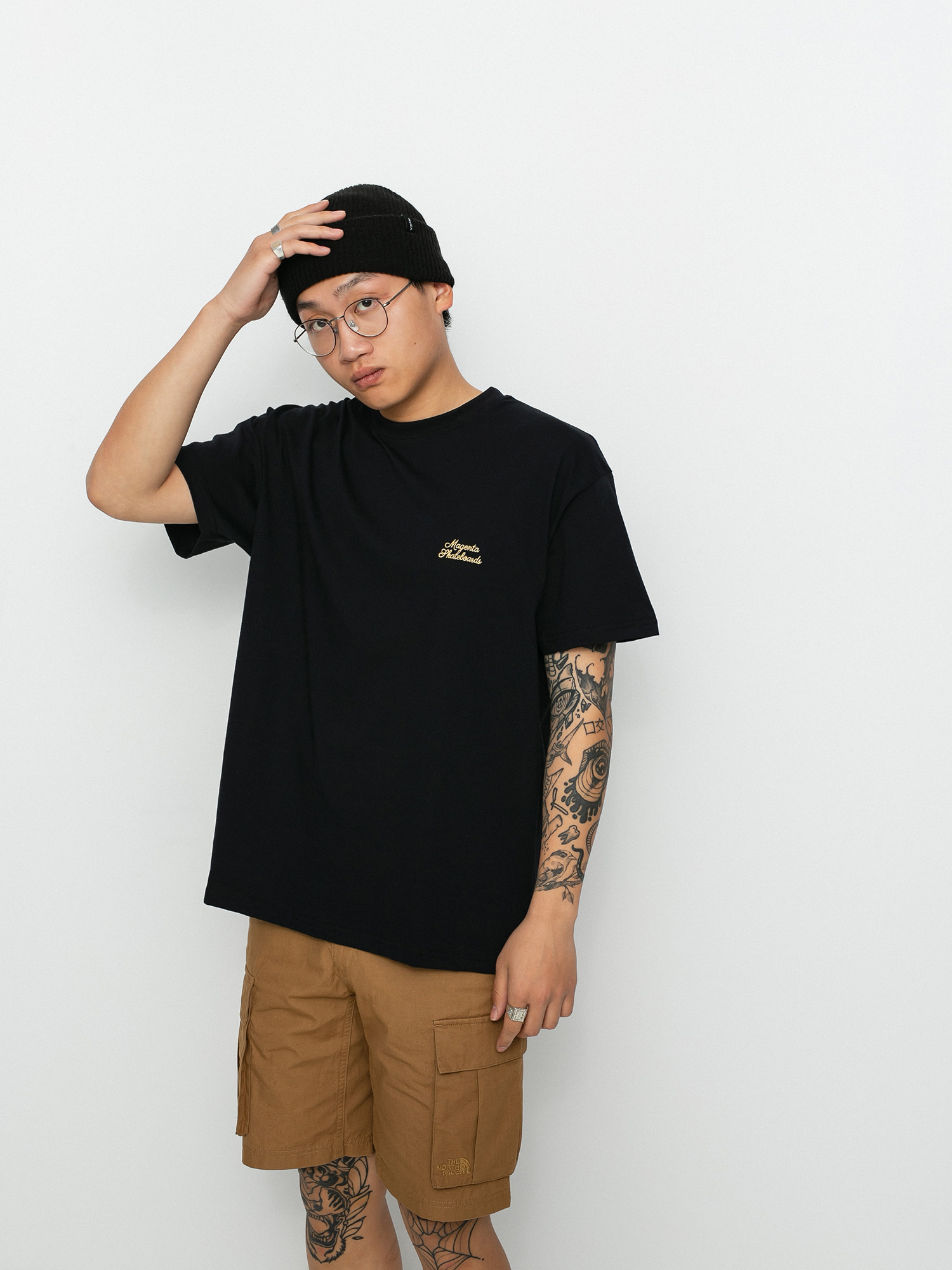 Magenta Botticelli Plant T-shirt (black)