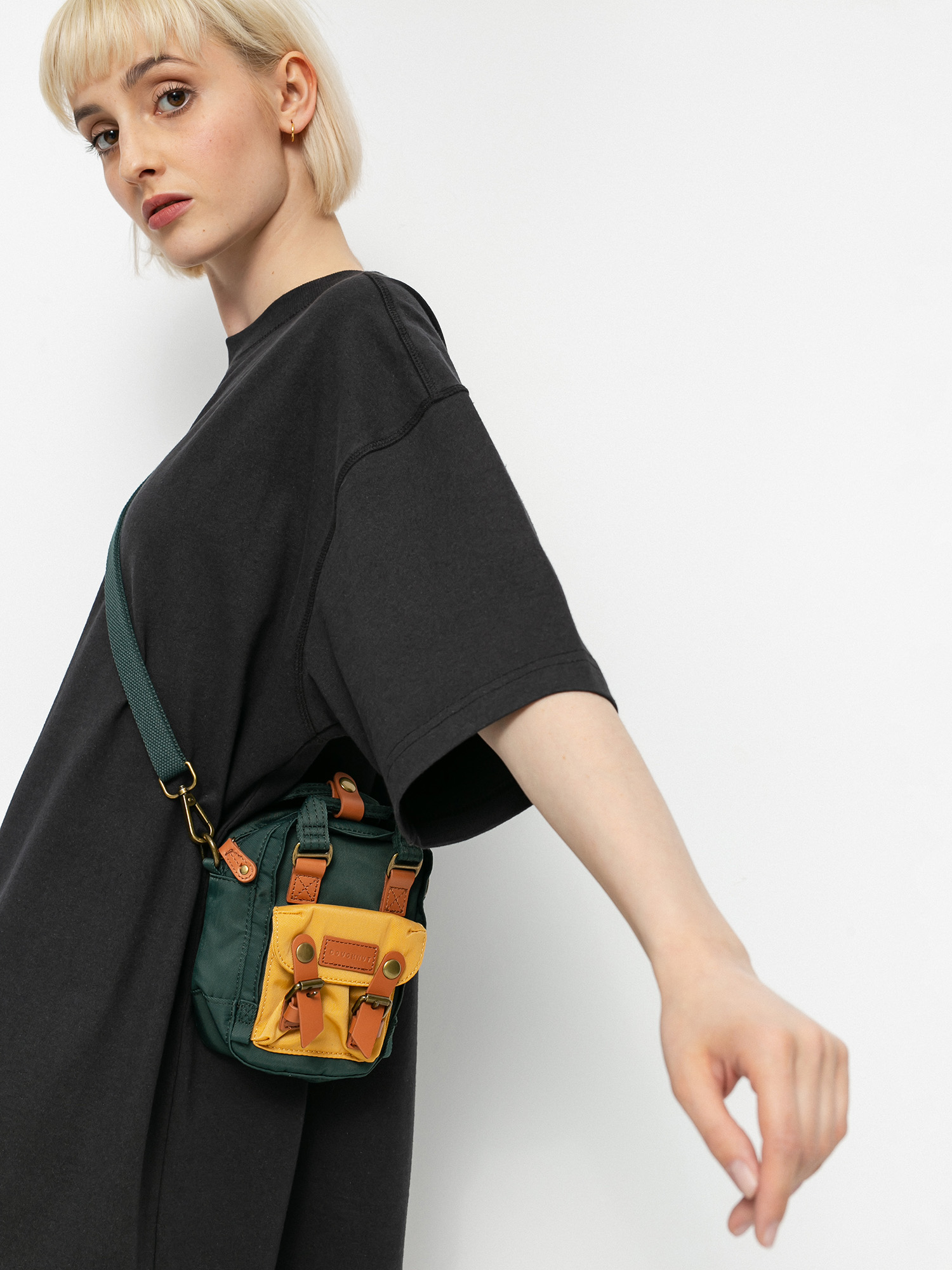 Doughnut Macaroon Tiny Sachet (slate green x yellow)