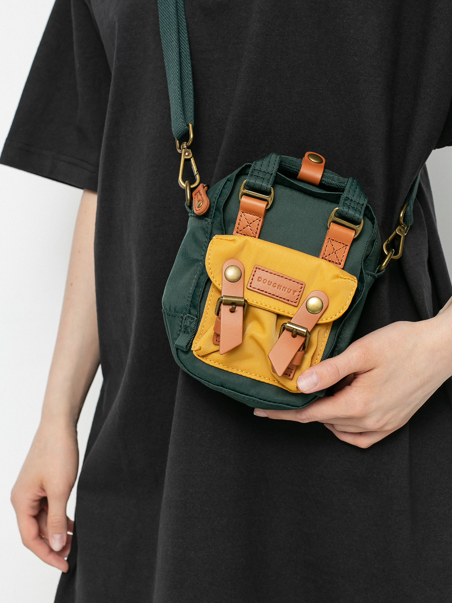 Doughnut Macaroon Tiny Sachet (slate green x yellow)