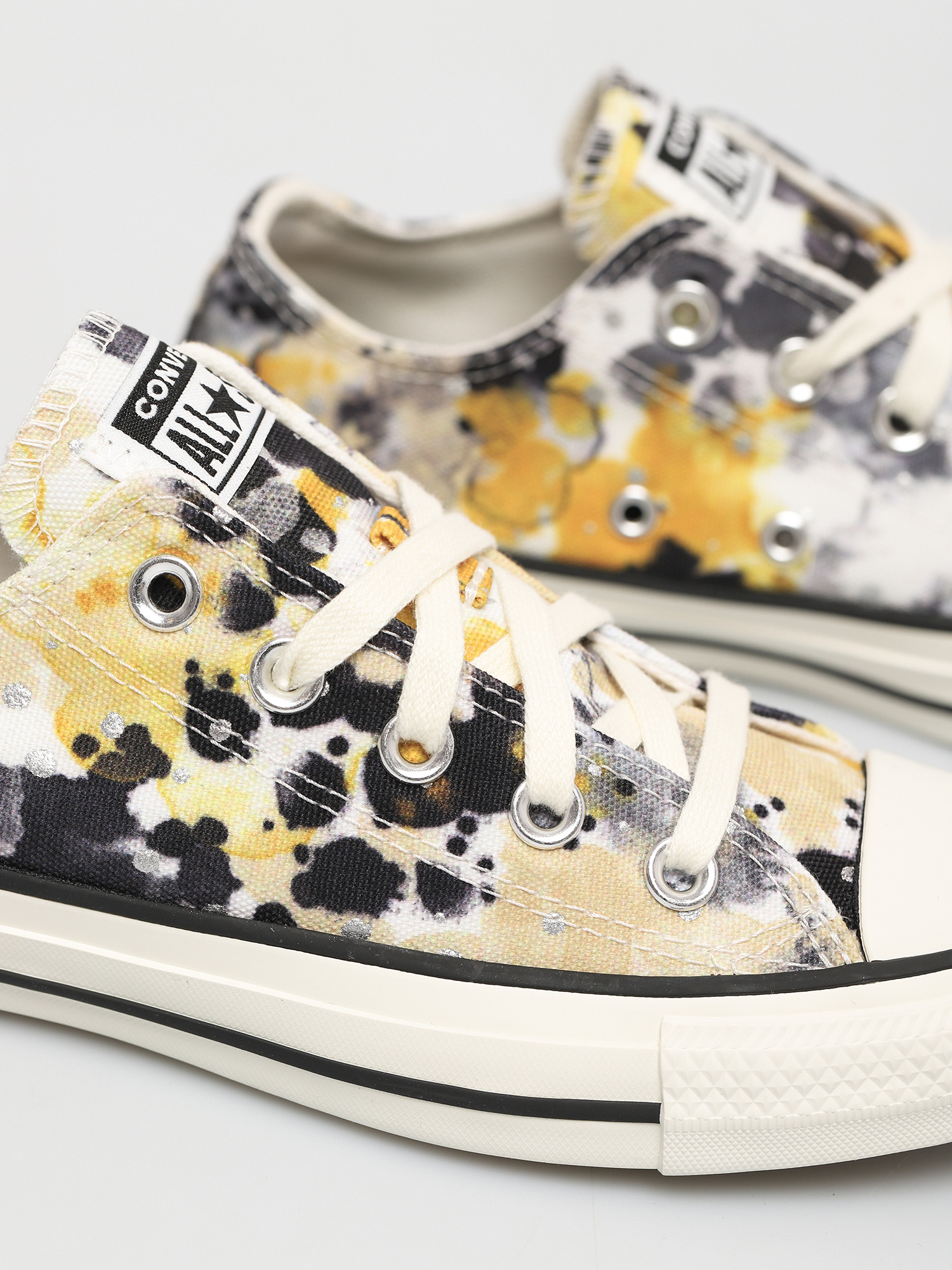 pineapple converse