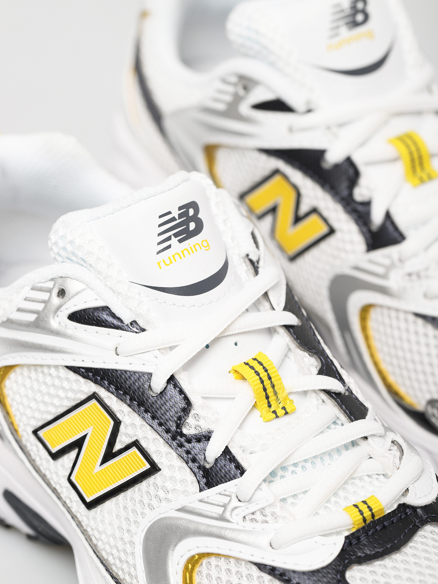 new balance 530 white size 4