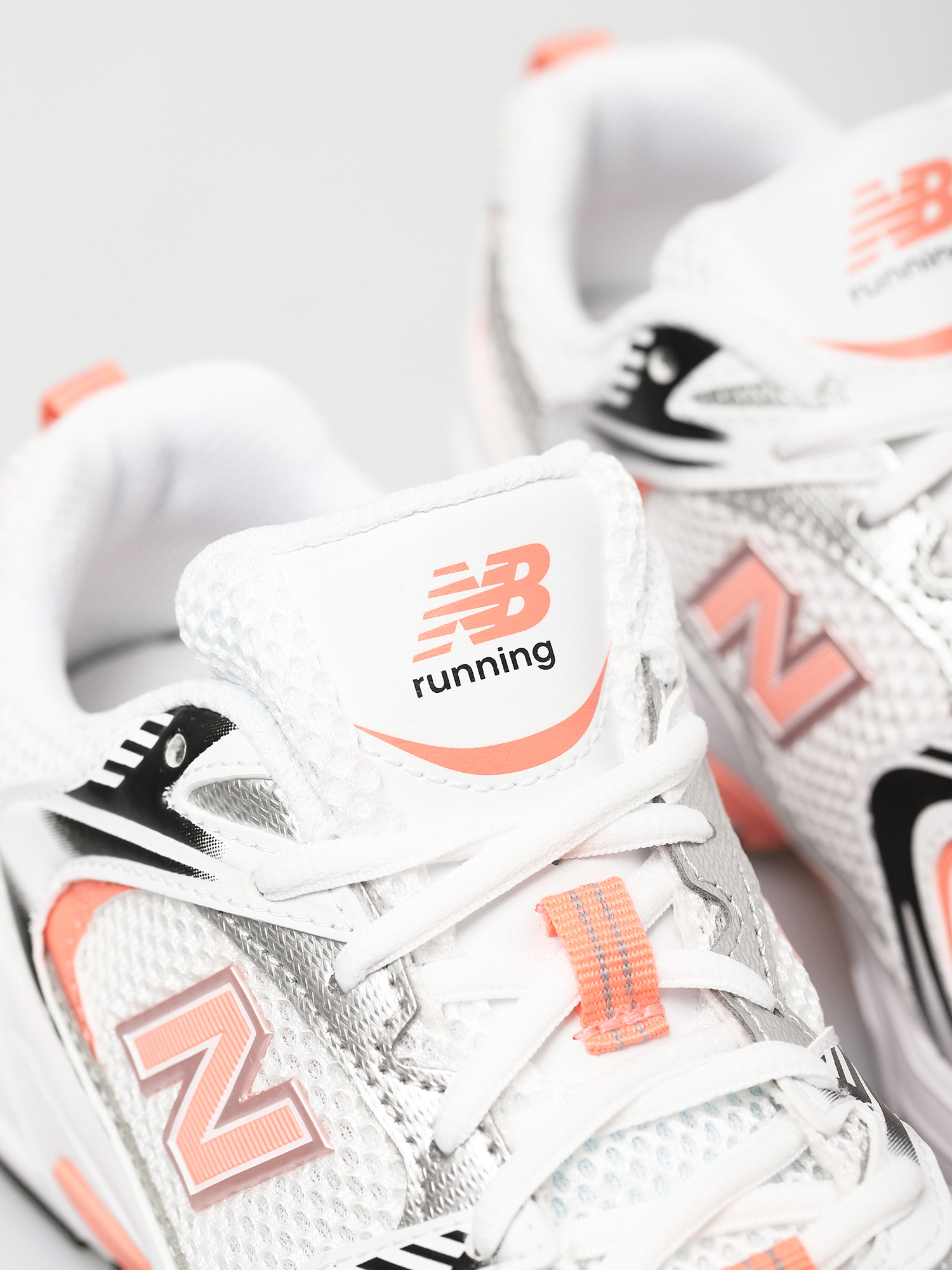 New Balance 530 Shoes (munsell white/paradise pink)