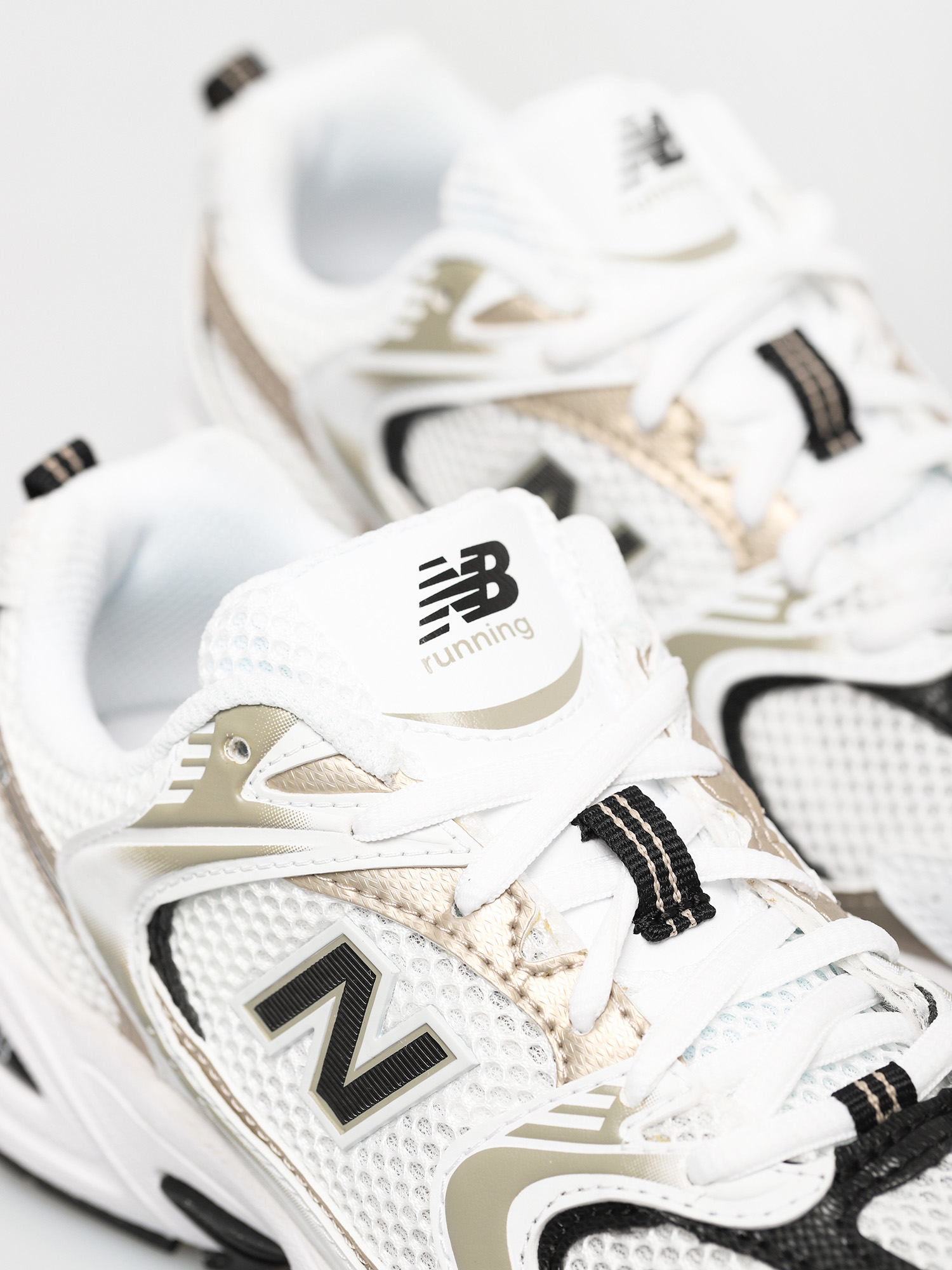 New Balance 530 Schuhe (munsell white/light gold met)