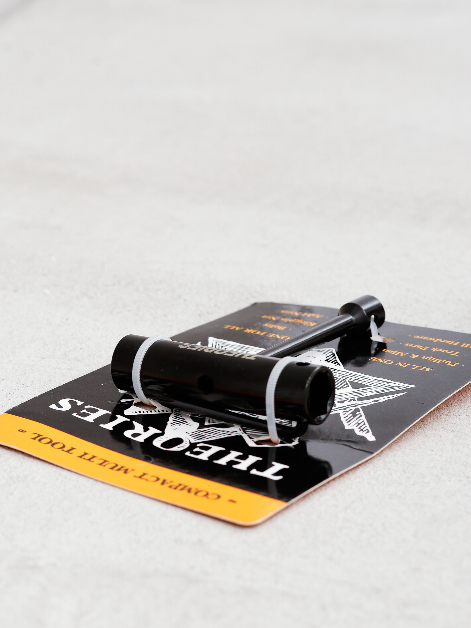 Theories Compact Multi Tool (black)