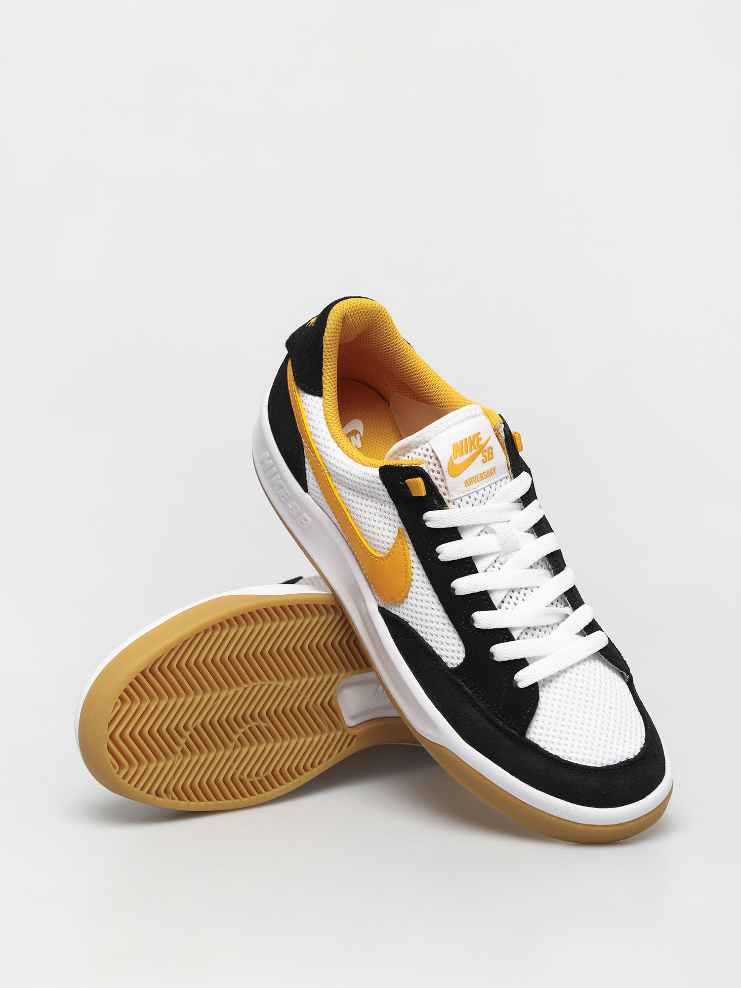 Nike SB Adversary Shoes (black/university gold white)