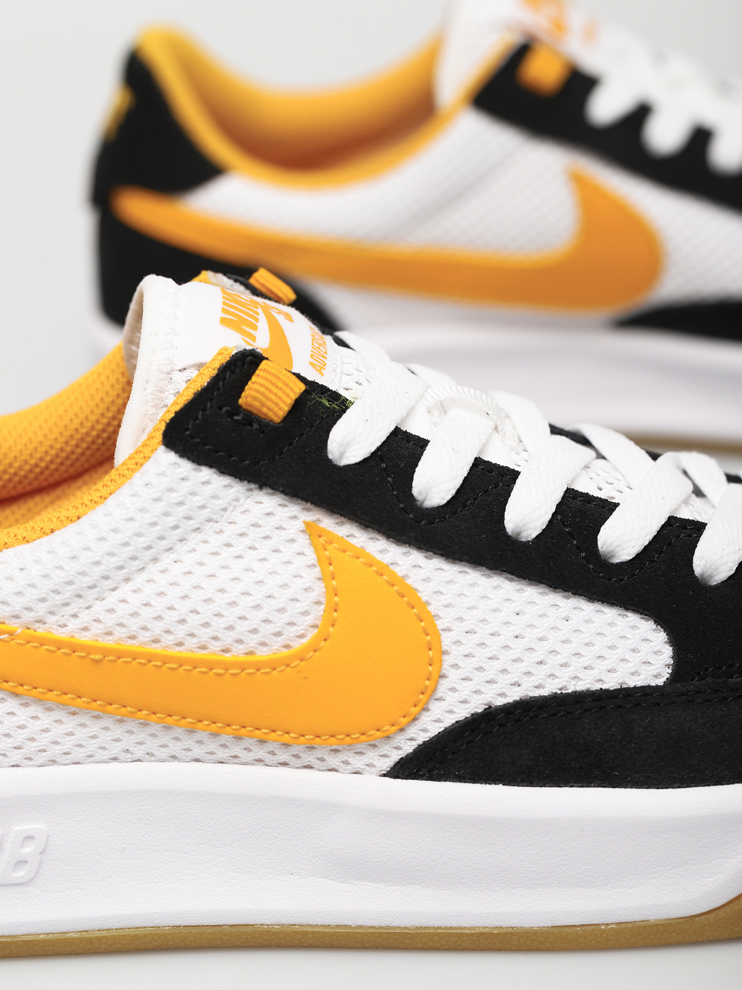 Nike SB Adversary Shoes (black/university gold white)