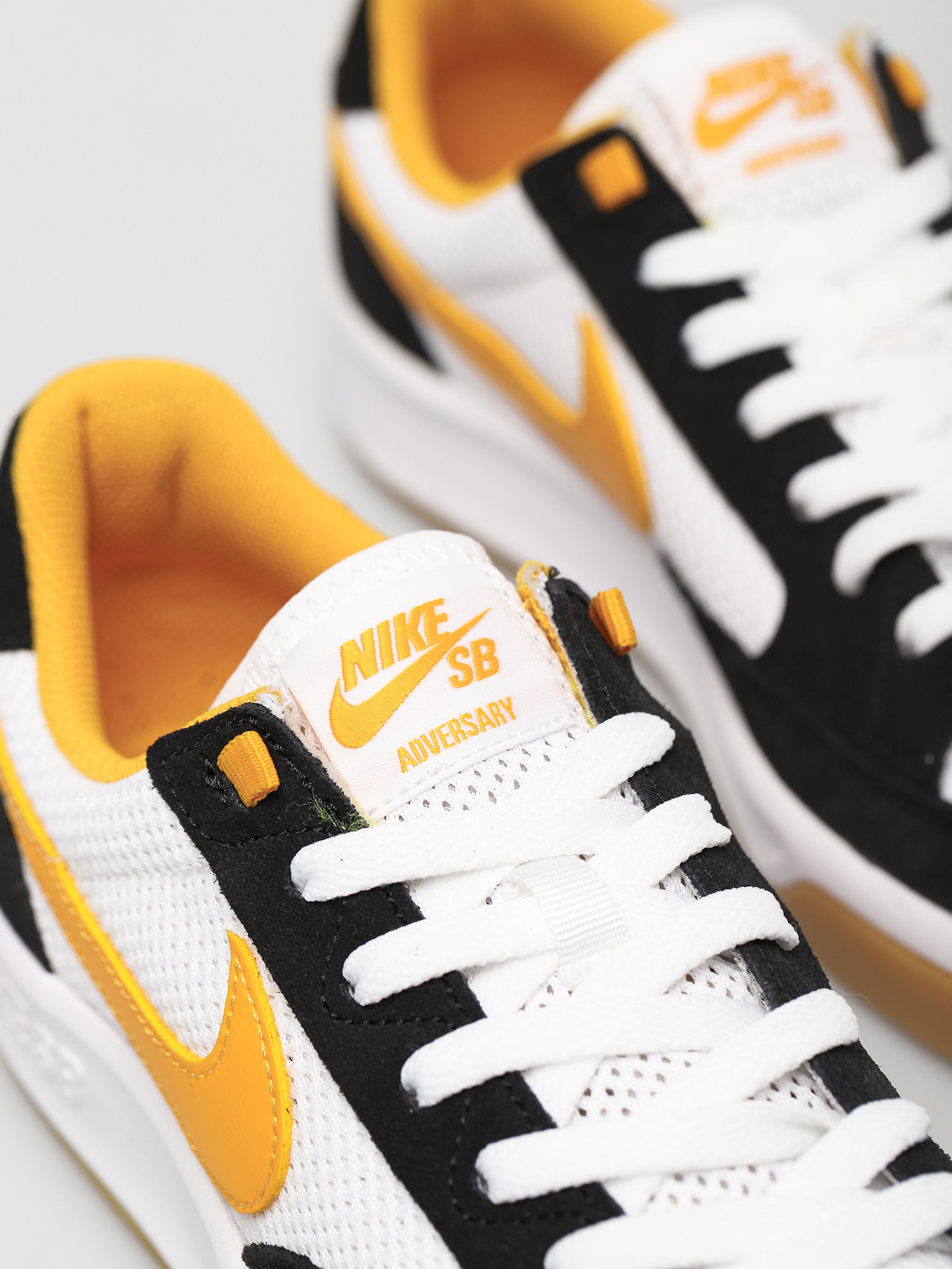Nike SB Adversary Shoes (black/university gold white)