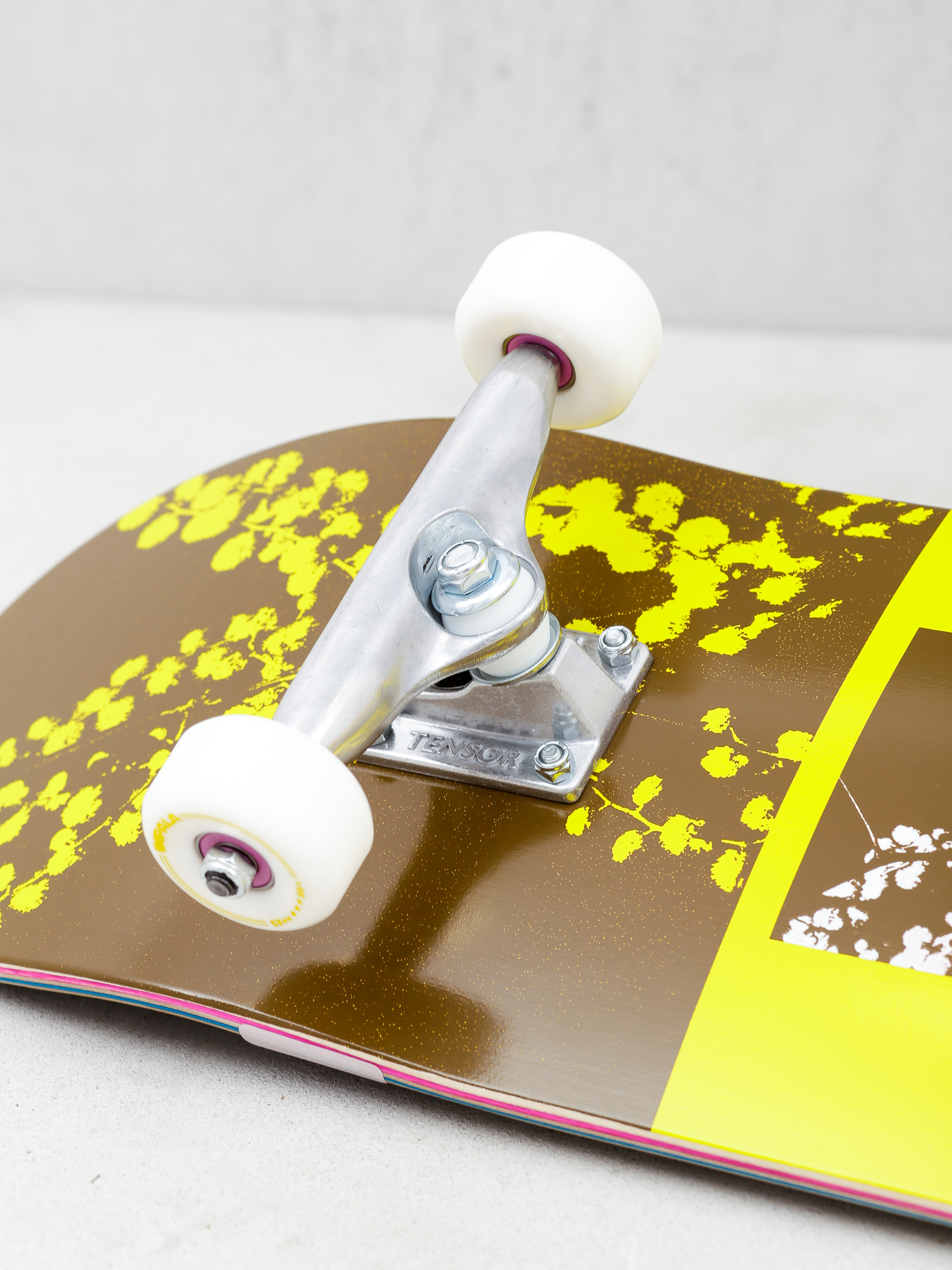 Impala Blossom Skateboard Skateboard (wattle)