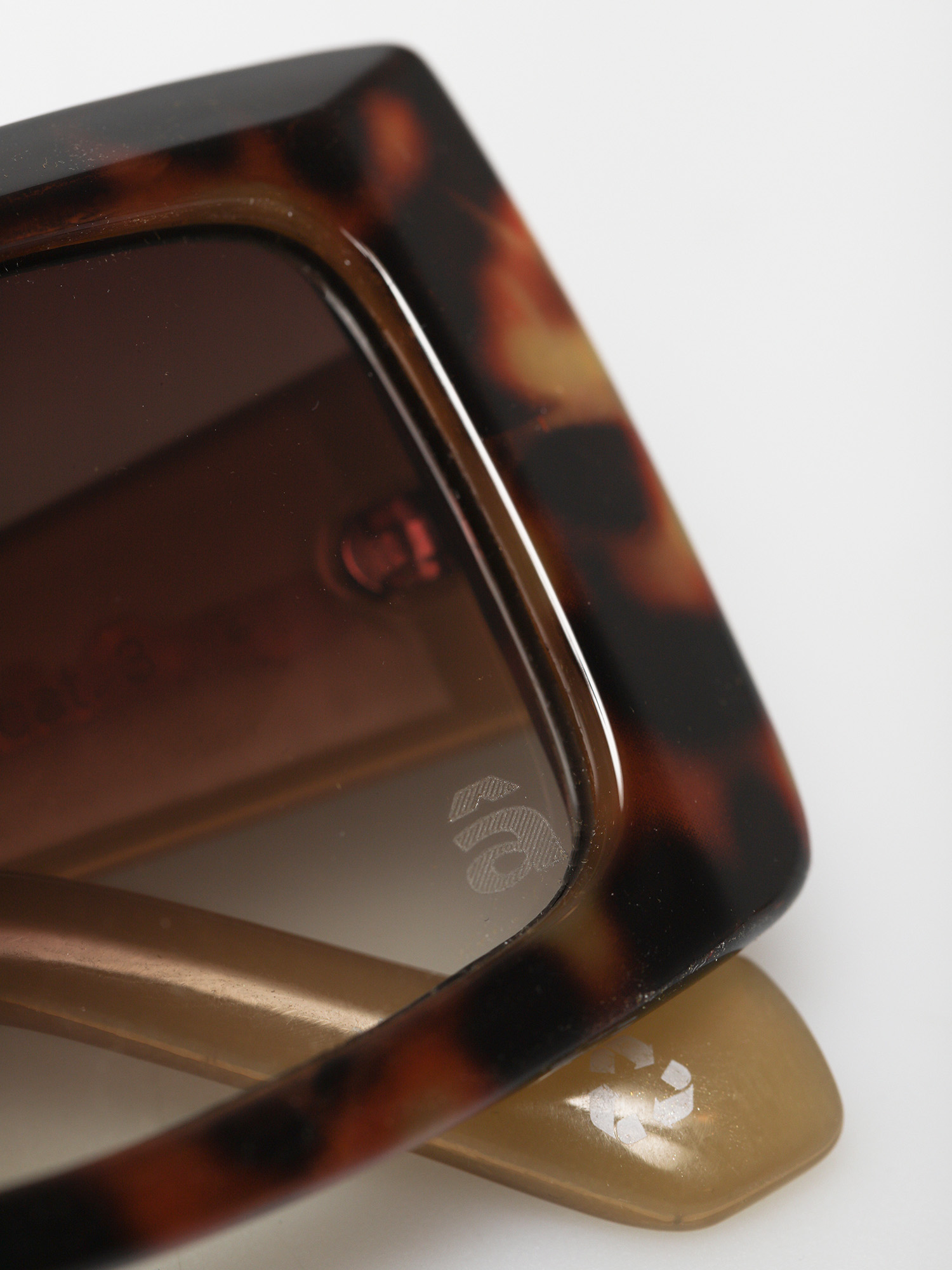 Szade Dart Sunglasses (pinta tort/ecru/hust brwn)