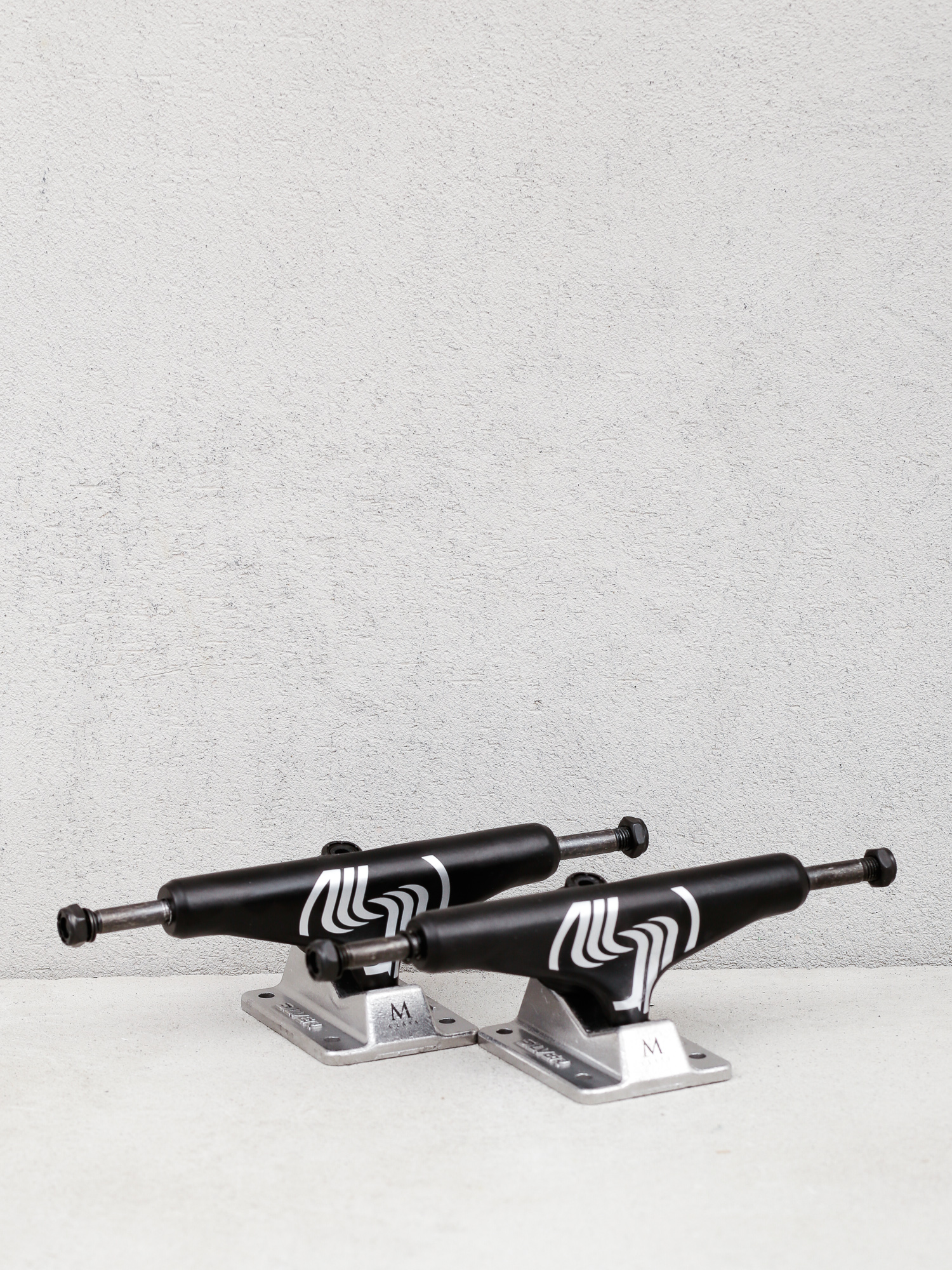 Silver M Class Hollow Trucks (black/silver)