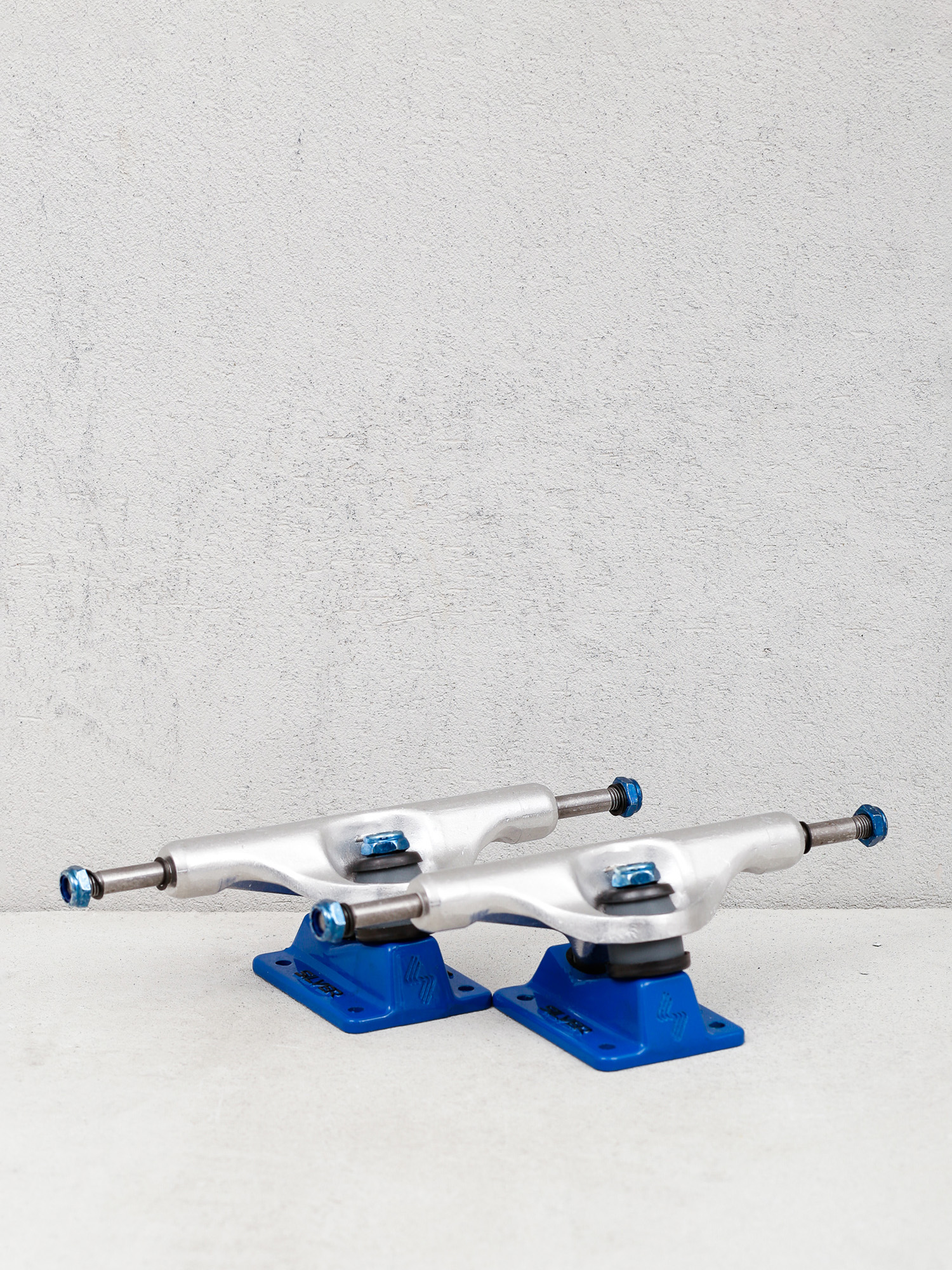 Silver M Class Hollow Trucks (raw/blue)