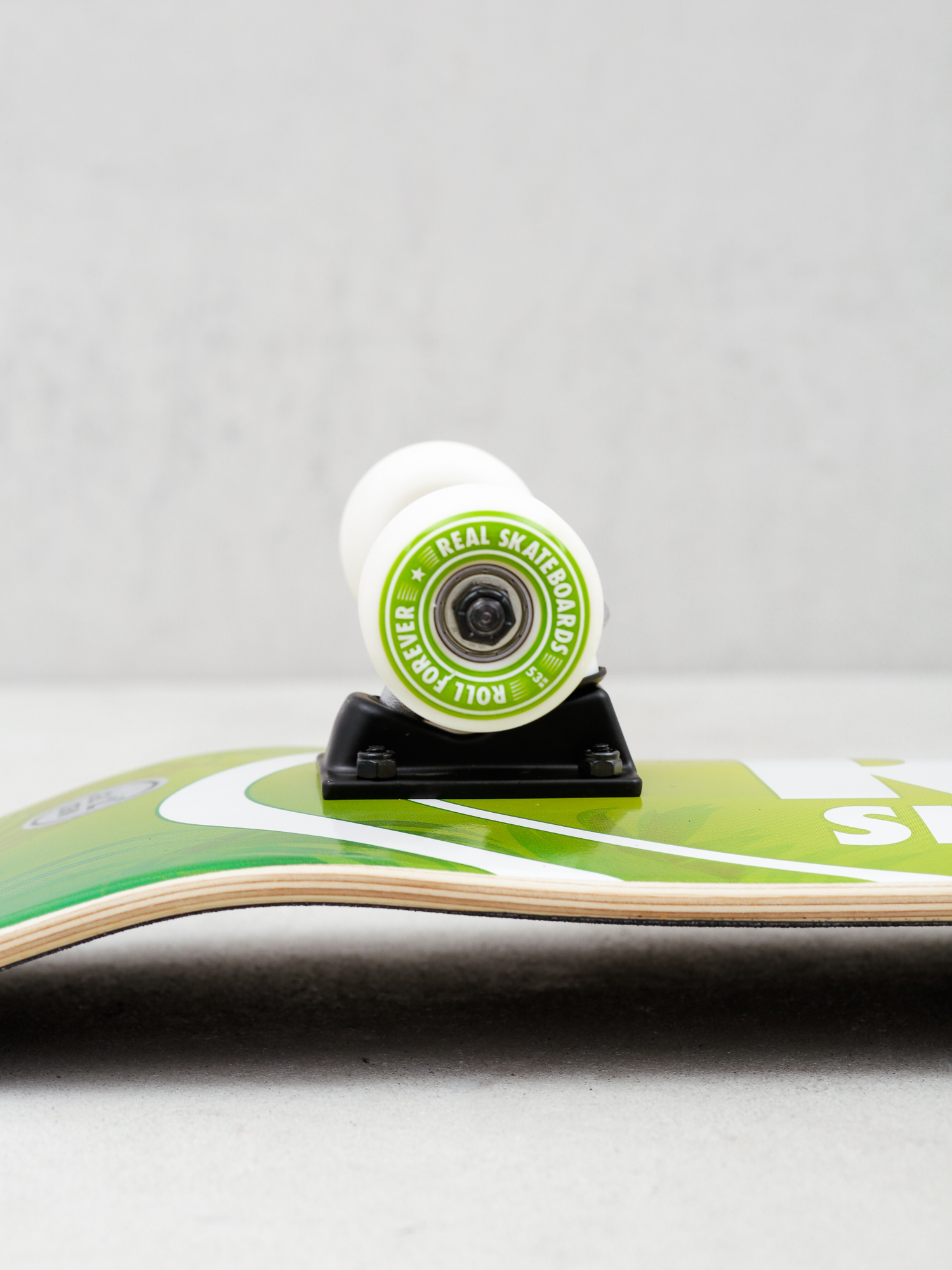 Real Island Oval Skateboard (green/orange)