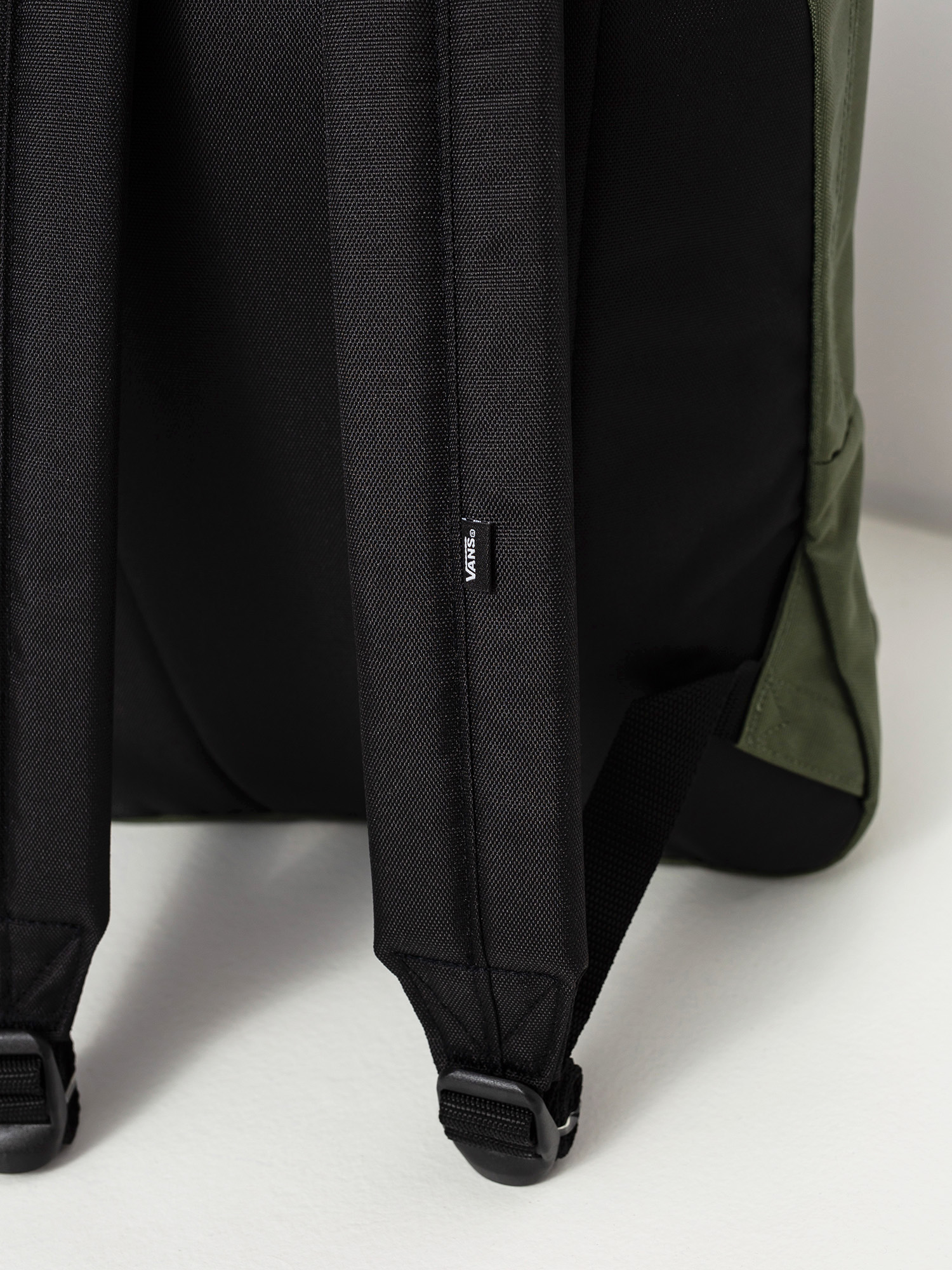 vans realm solid backpack
