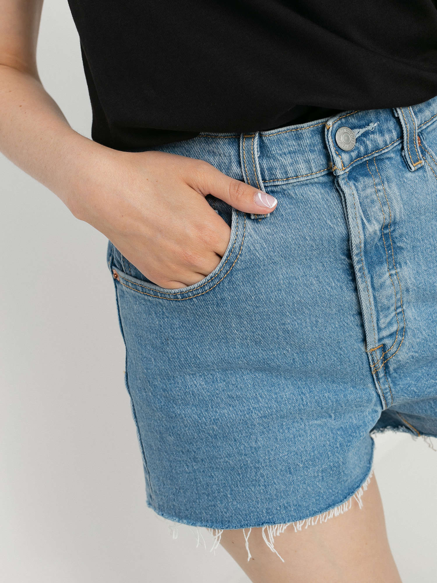 Levi's® Ribcage Shorts Wmn (tango stonewash)