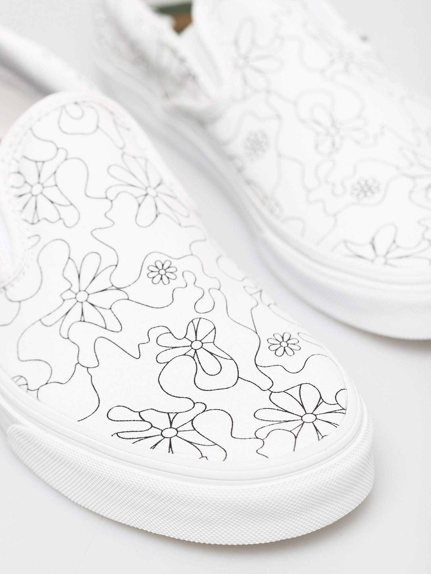 Vans Classic Slip On Shoes (u paint/camo daisy)