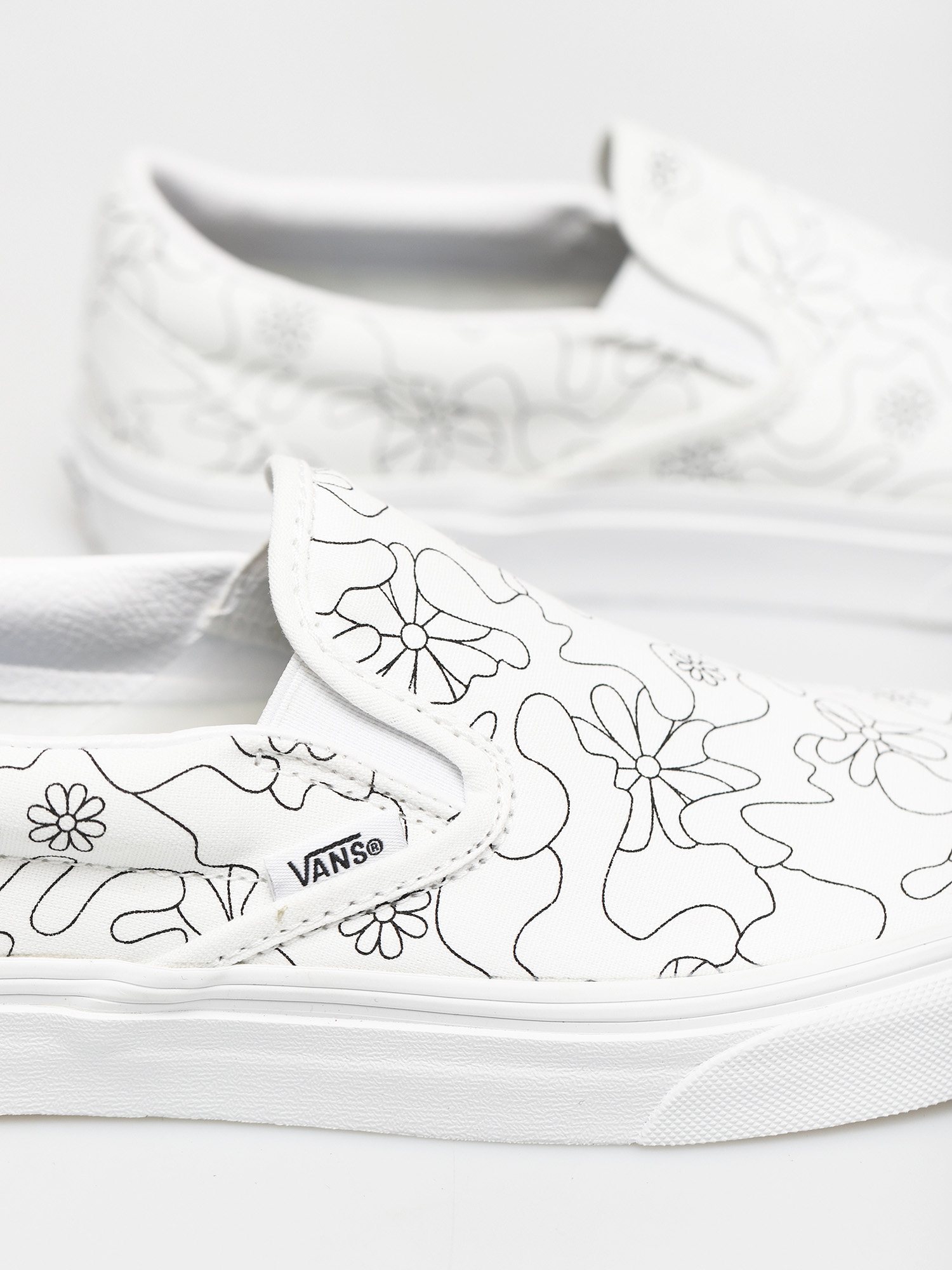 Vans Classic Slip On Shoes (u paint/camo daisy)