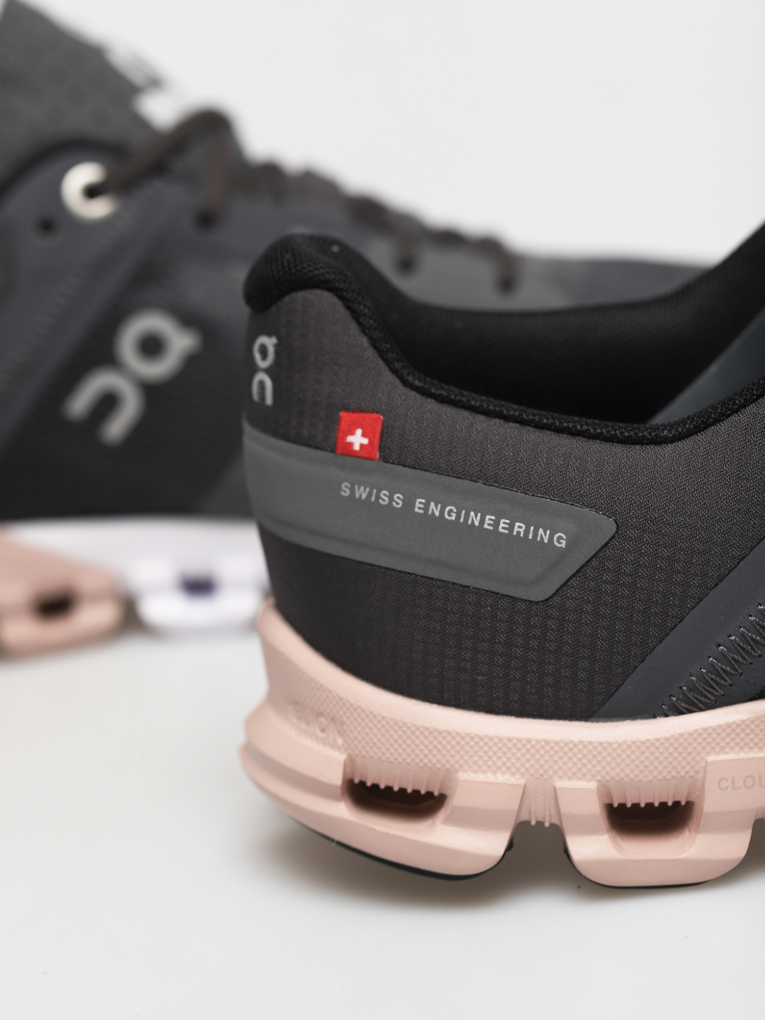 On Running Cloudflow Shoes Wmn (rock/rose)