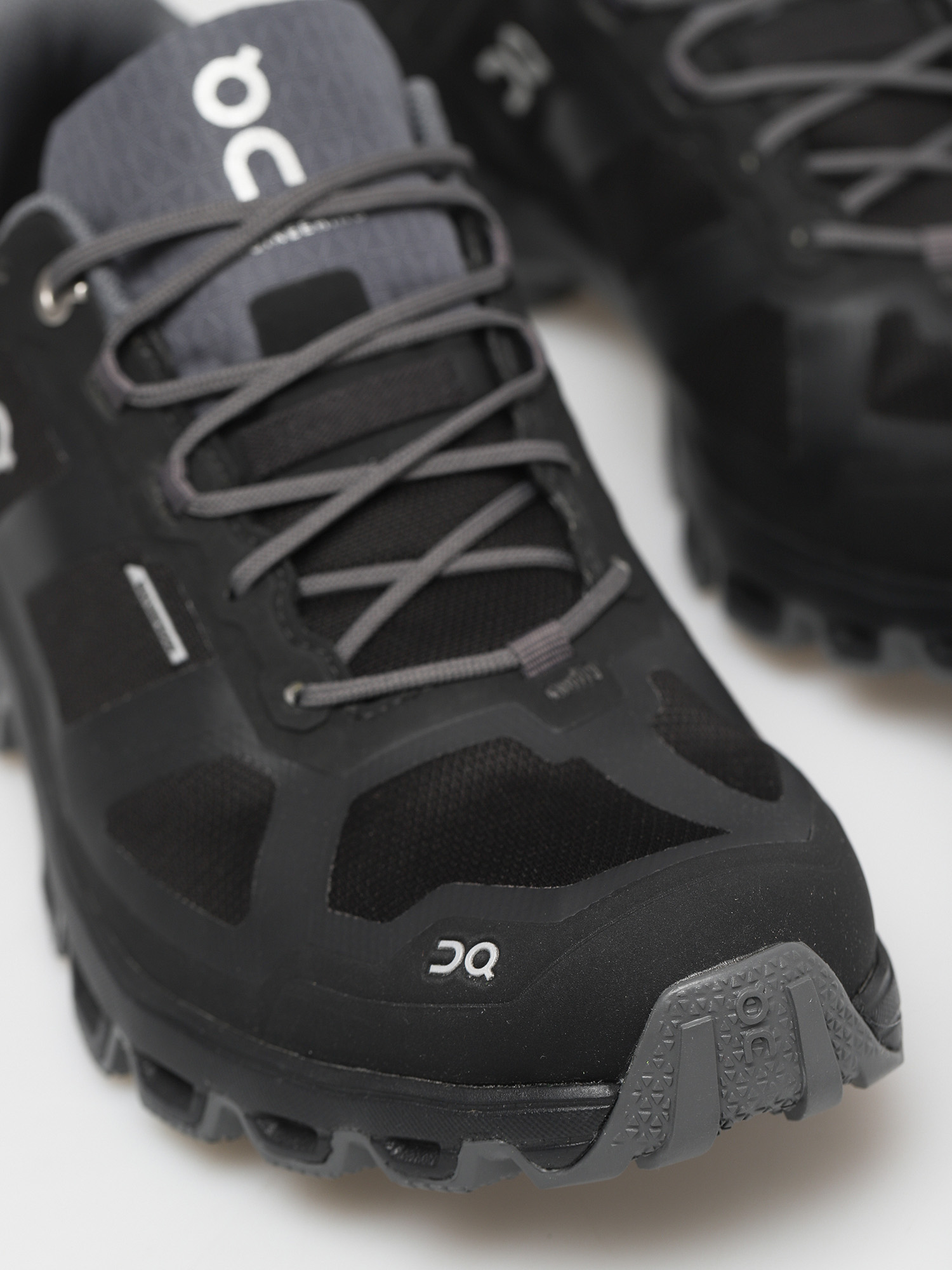 On Running Cloudventure Waterproof Shoes  (black/graphit)