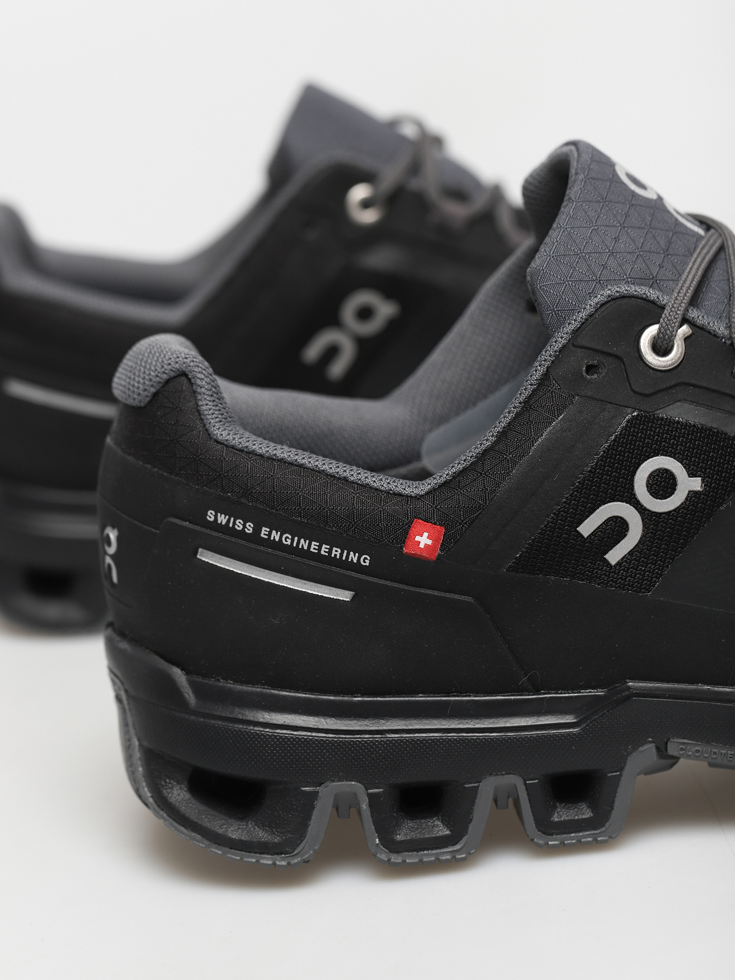 On Running Cloudventure Waterproof Shoes  (black/graphit)