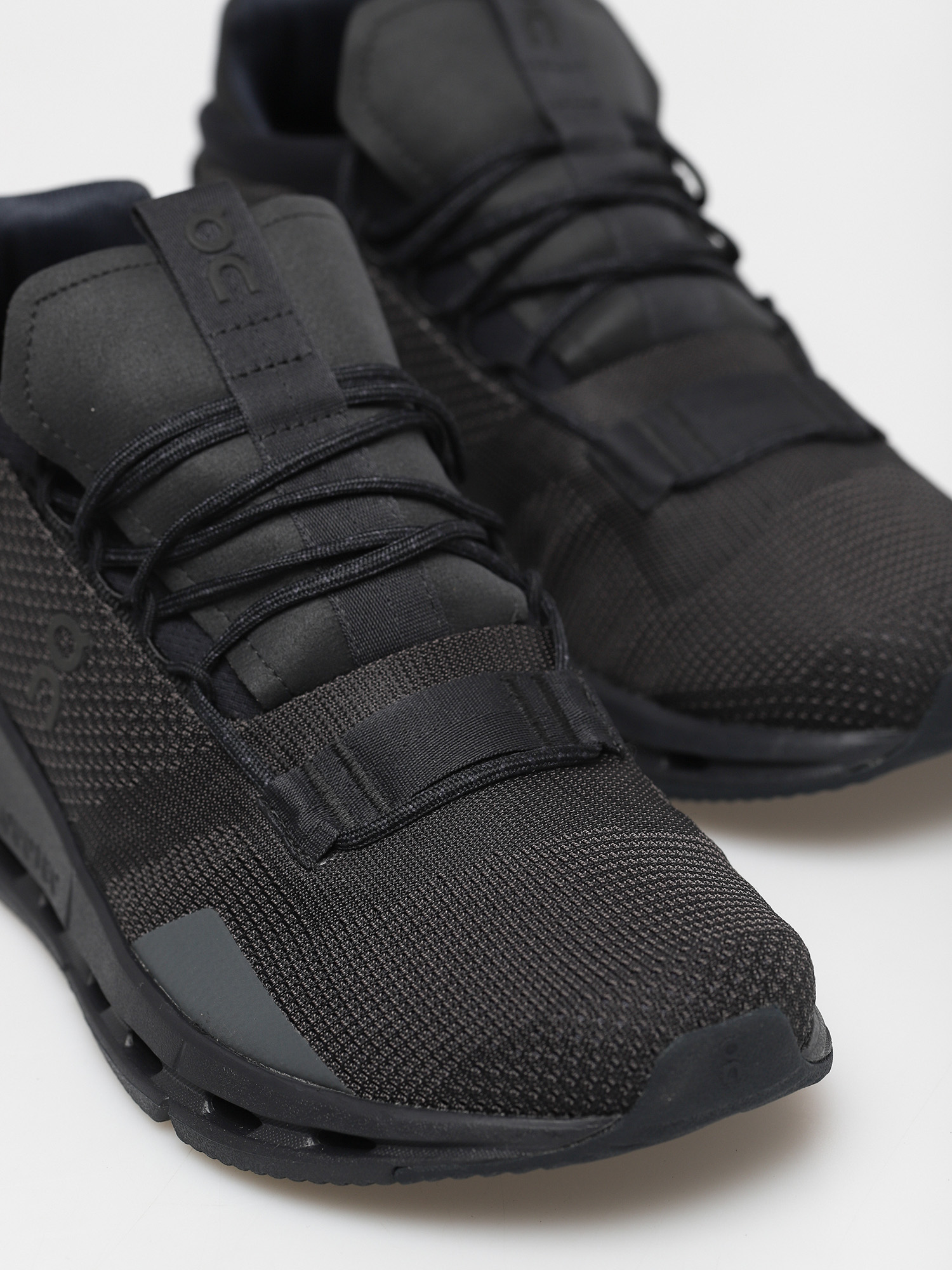 On Running Cloudnova Shoes (black/eclipse)